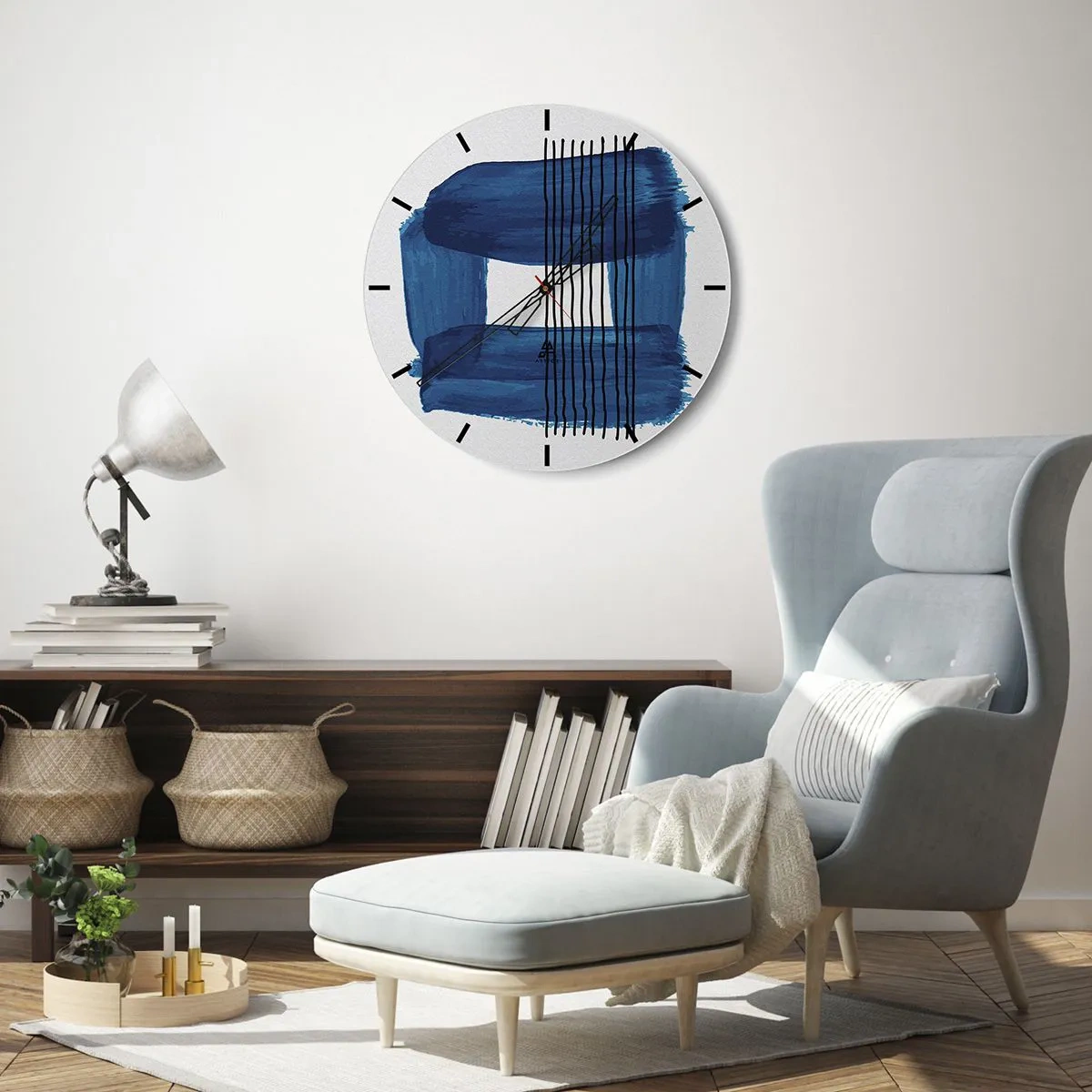Väggklocka - Klocka på glas - Abstrakt motiv med blå färg och svarta linjer - 30x30cm - Svart-blå komposition - Modern väggdekoration för vardagsrum, kök och sovrum ARTTOR
