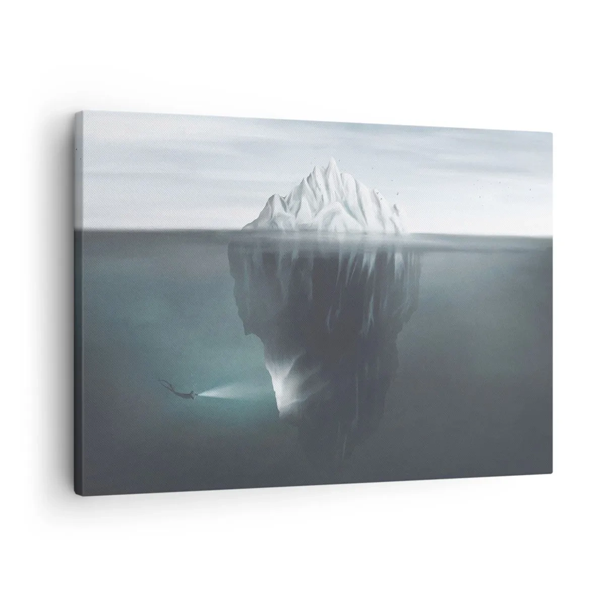 Canvastavla - Bild på duk - Ett isberg i vattnet med en dykare och en strålkastare under ytan. - 70x50cm - Undervattensmysterium - Modern väggdekoration för vardagsrum och sovrum ARTTOR