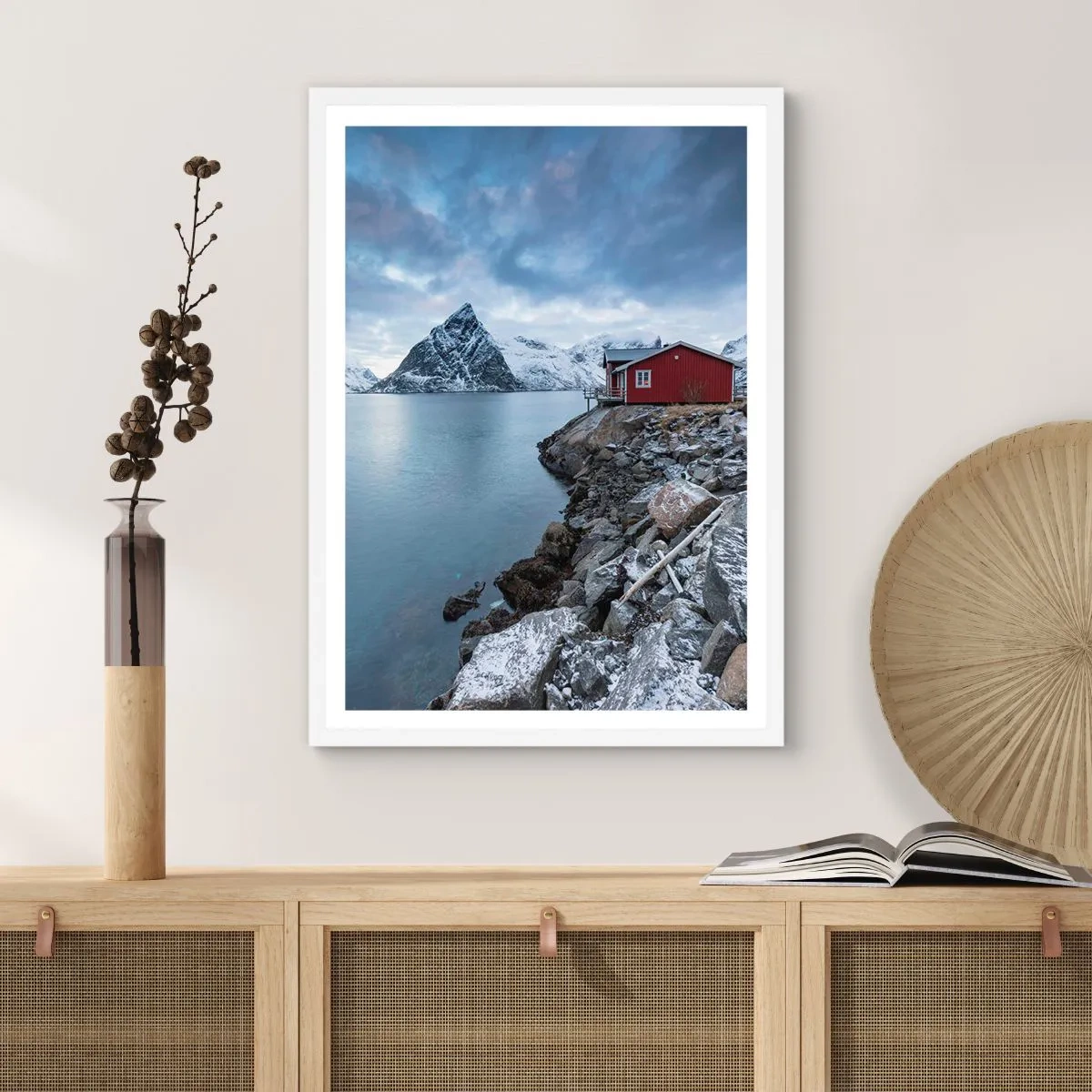Affisch i vit ram - Skandinavisk tillflyktsort - 50x70 cm