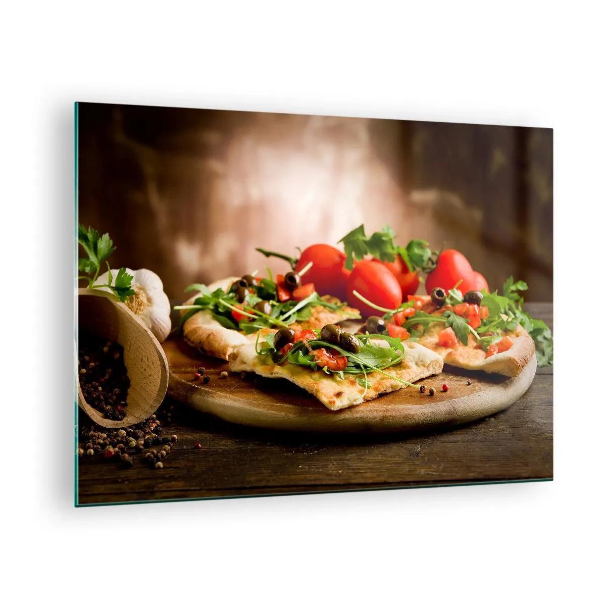 Glastavla - Bild på glas - Pizza på en träskiva med ruccola och tomater - 70x50cm - Direkt från ugnen och trädgården - Modern väggdekoration för vardagsrum och sovrum ARTTOR