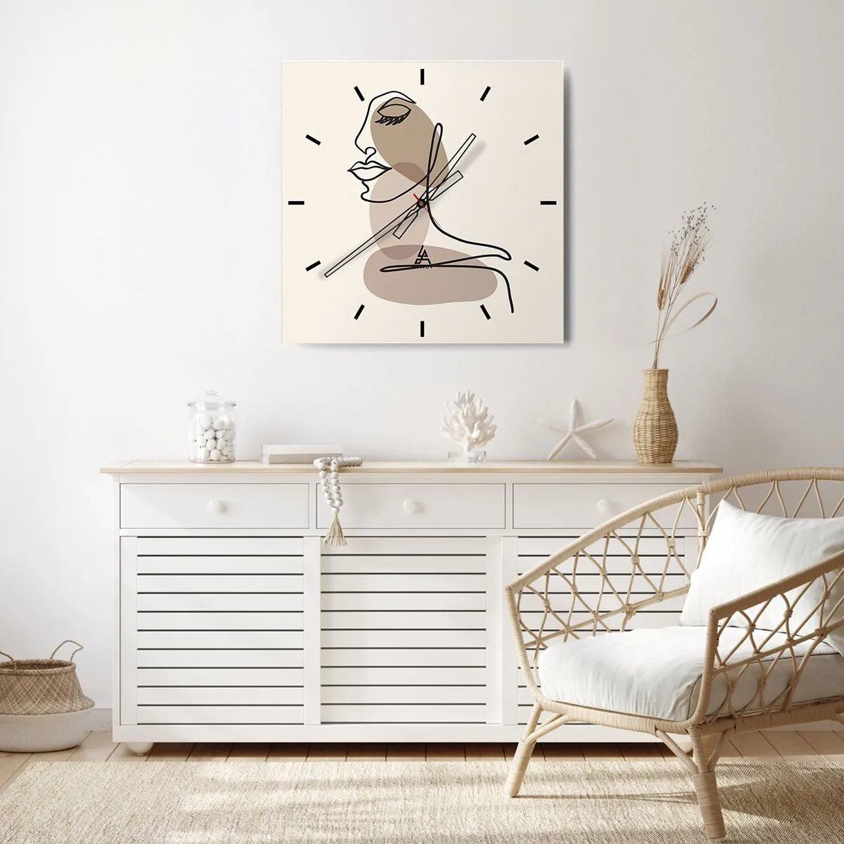 Väggklocka - Klocka på glas - Lyssnar på sig själv - 30x30 cm