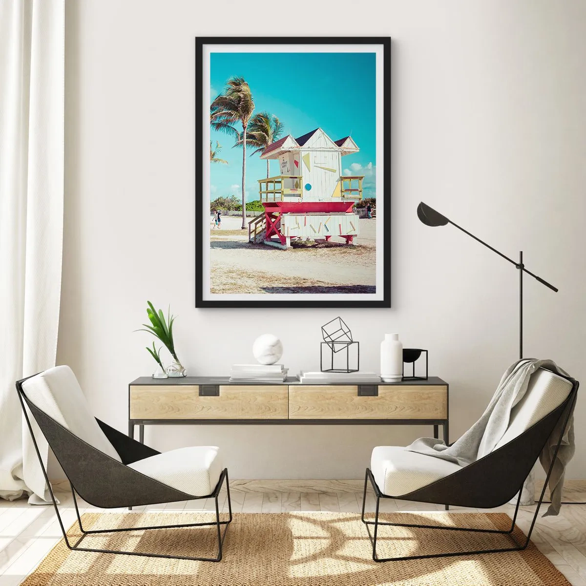 Affisch i svart ram - En färgglad badvaktsställning på en strand med palmer och en blå himmel - 50x70cm - En vacker dag framför dig - Modern väggdekoration för vardagsrum och sovrum ARTTOR