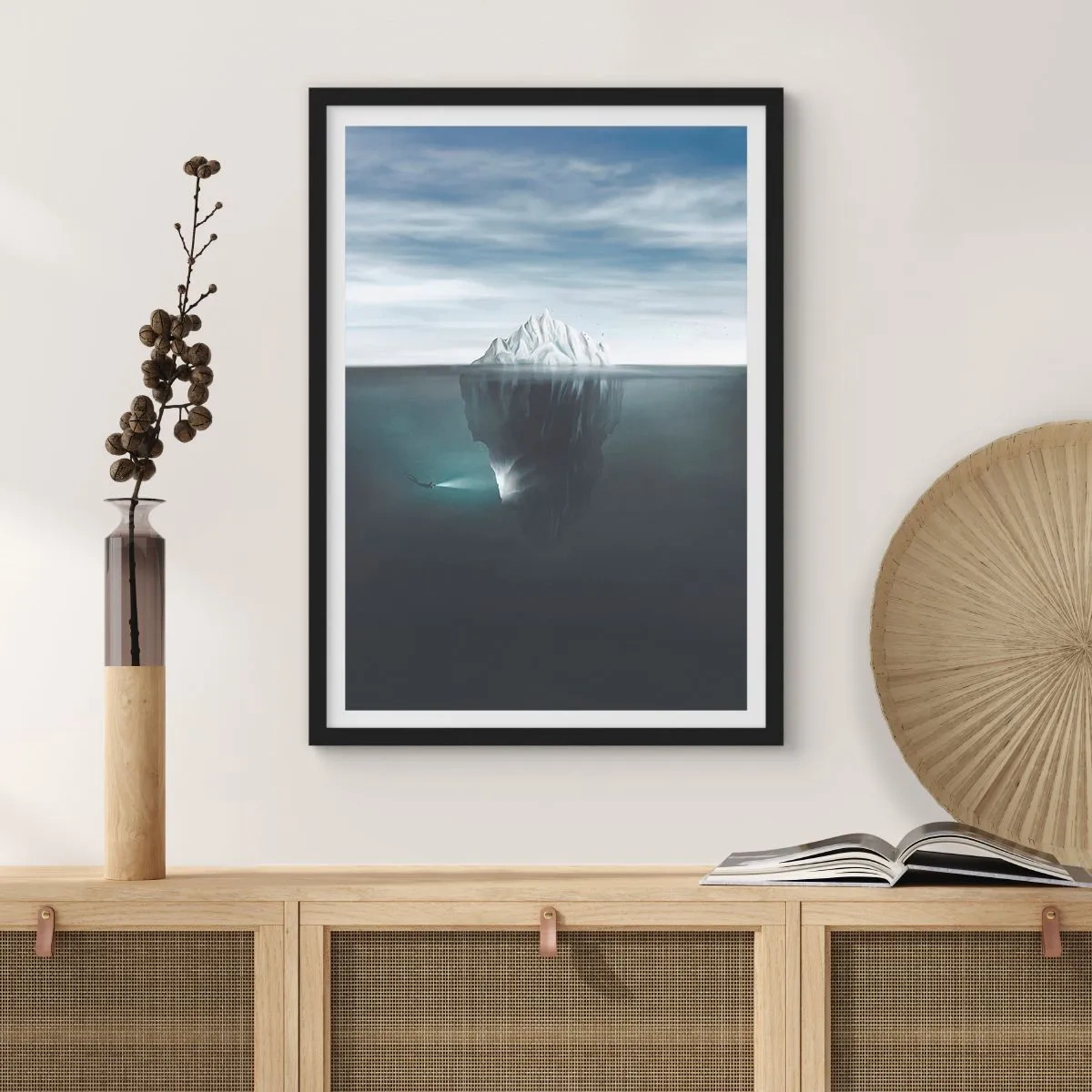 Affisch i svart ram - Ett isberg med en enorm massa gömd under vattnet - 50x70cm - Undervattensmysterium - Modern väggdekoration för vardagsrum och sovrum ARTTOR