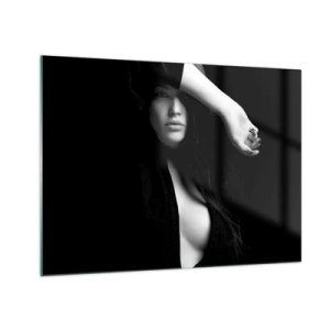 Glastavla - Bild på glas - En kvinna i svart i en sensuell pose mot en mörk bakgrund - 70x50cm - Förförelsens skola - Modern väggdekoration för vardagsrum och sovrum ARTTOR