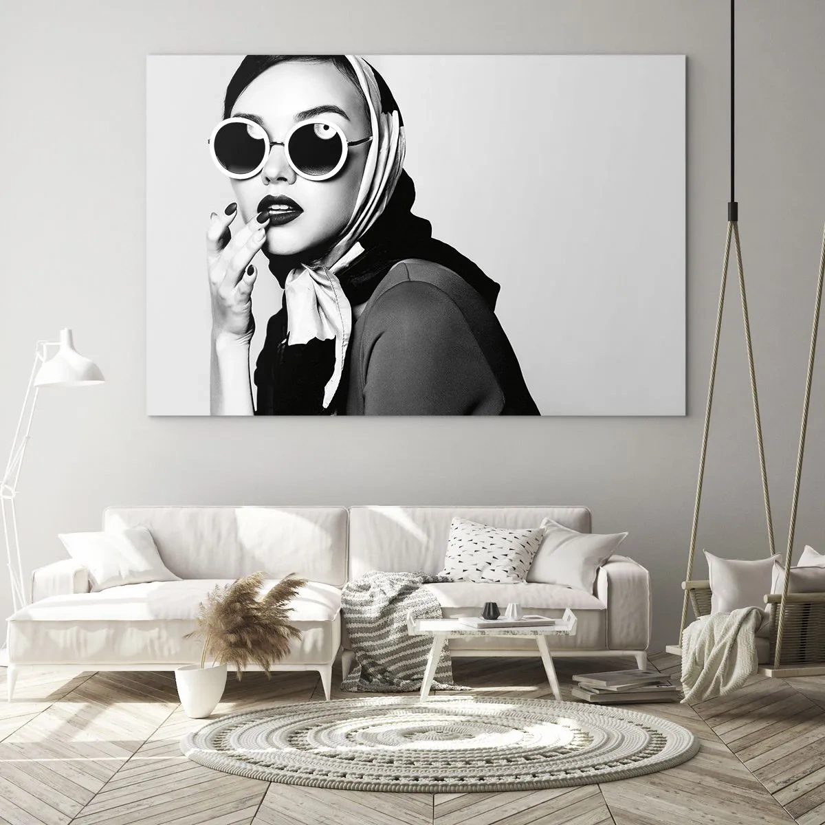 Glastavla - Bild på glas - Snygg kvinna i glasögon och en svartvit halsduk - 70x50cm - Hälsningar från 60-talet - Modern väggdekoration för vardagsrum och sovrum ARTTOR