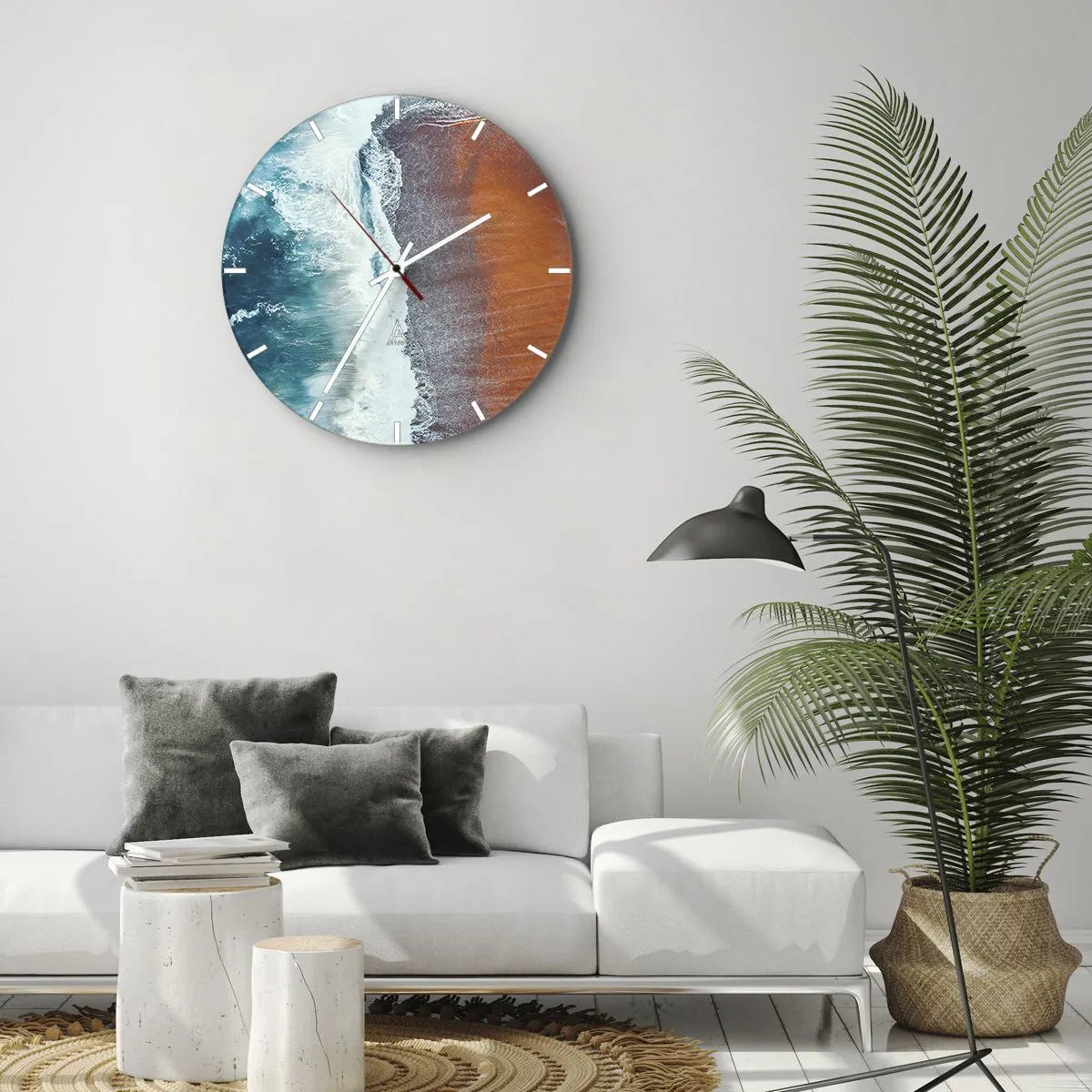 Väggklocka - Klocka på glas - Flygfoto över havet och den orange stranden - 30x30cm - En touch av havet - Modern väggdekoration för vardagsrum, kök och sovrum ARTTOR