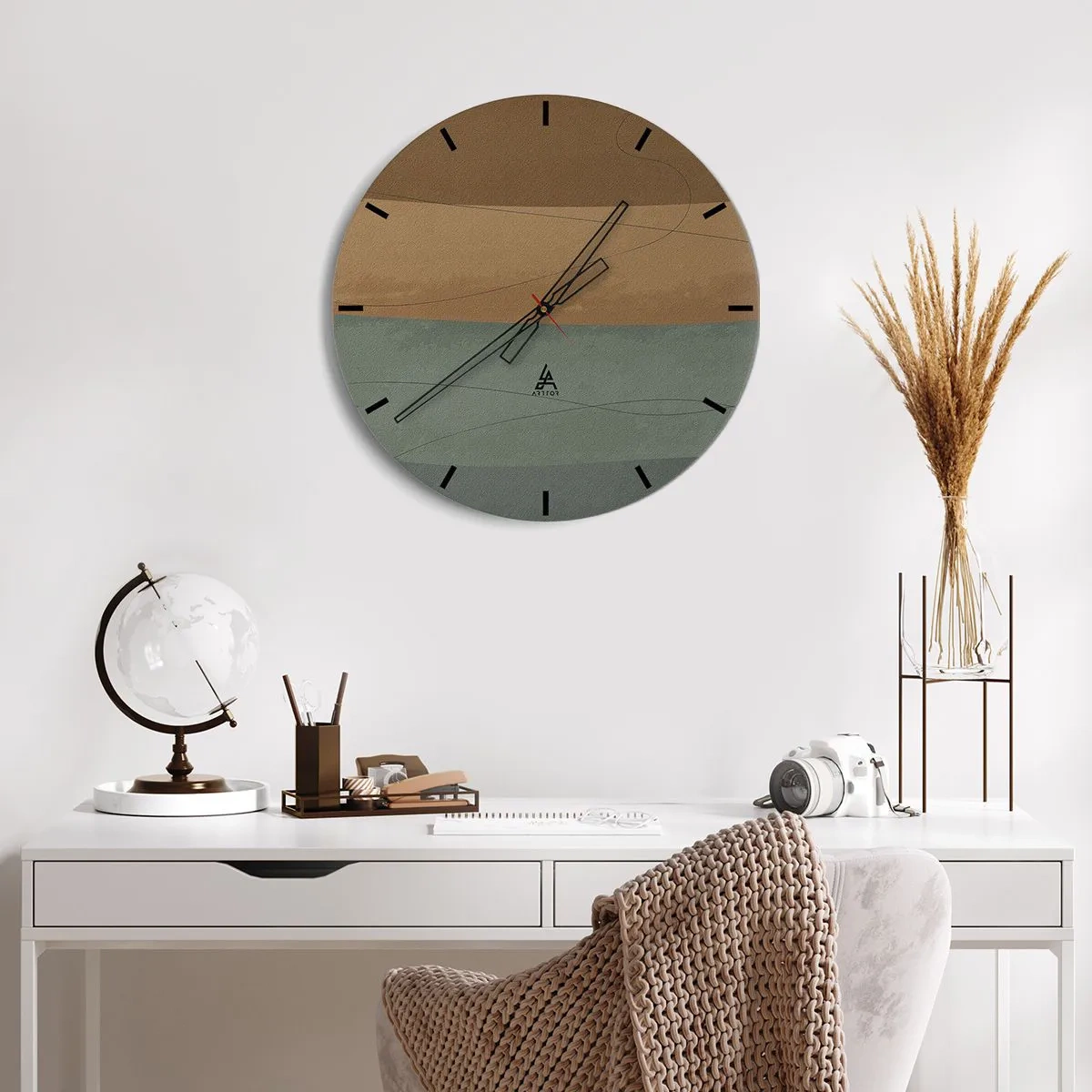 Väggklocka - Klocka på glas - Minimalistiska ränder i nyanser av brunt och grönt - 30x30cm - Horisontell komposition - Modern väggdekoration för vardagsrum, kök och sovrum ARTTOR