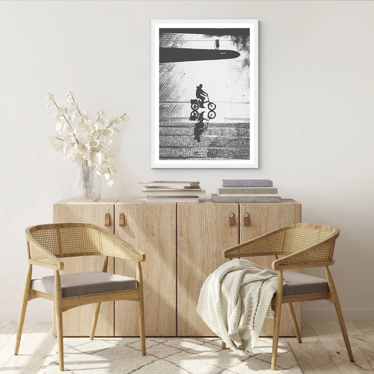 Affisch i vit ram - Rakt fram genom staden - 70x100 cm