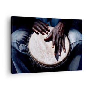 Canvastavla - Bild på duk - Händer som spelar en djembetrumma i en dynamisk komposition - 70x50cm - Lev efter din rytm - Modern väggdekoration för vardagsrum och sovrum ARTTOR