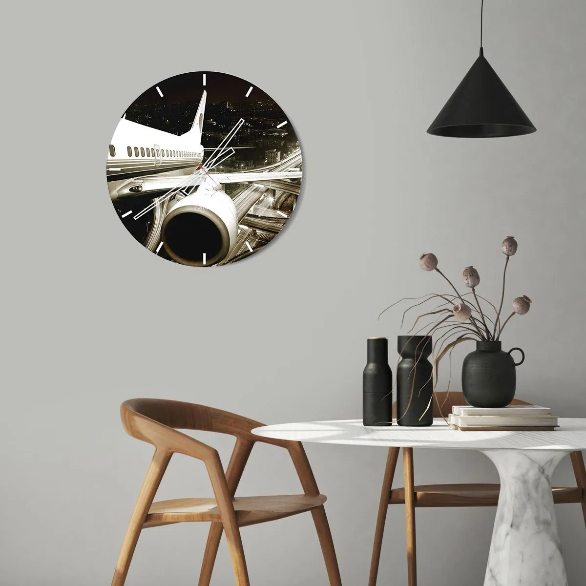 Väggklocka - Klocka på glas - Ett flygplan mot bakgrund av en nattstad - 30x30cm - Lyfta upp i natten - Modern väggdekoration för vardagsrum, kök och sovrum ARTTOR