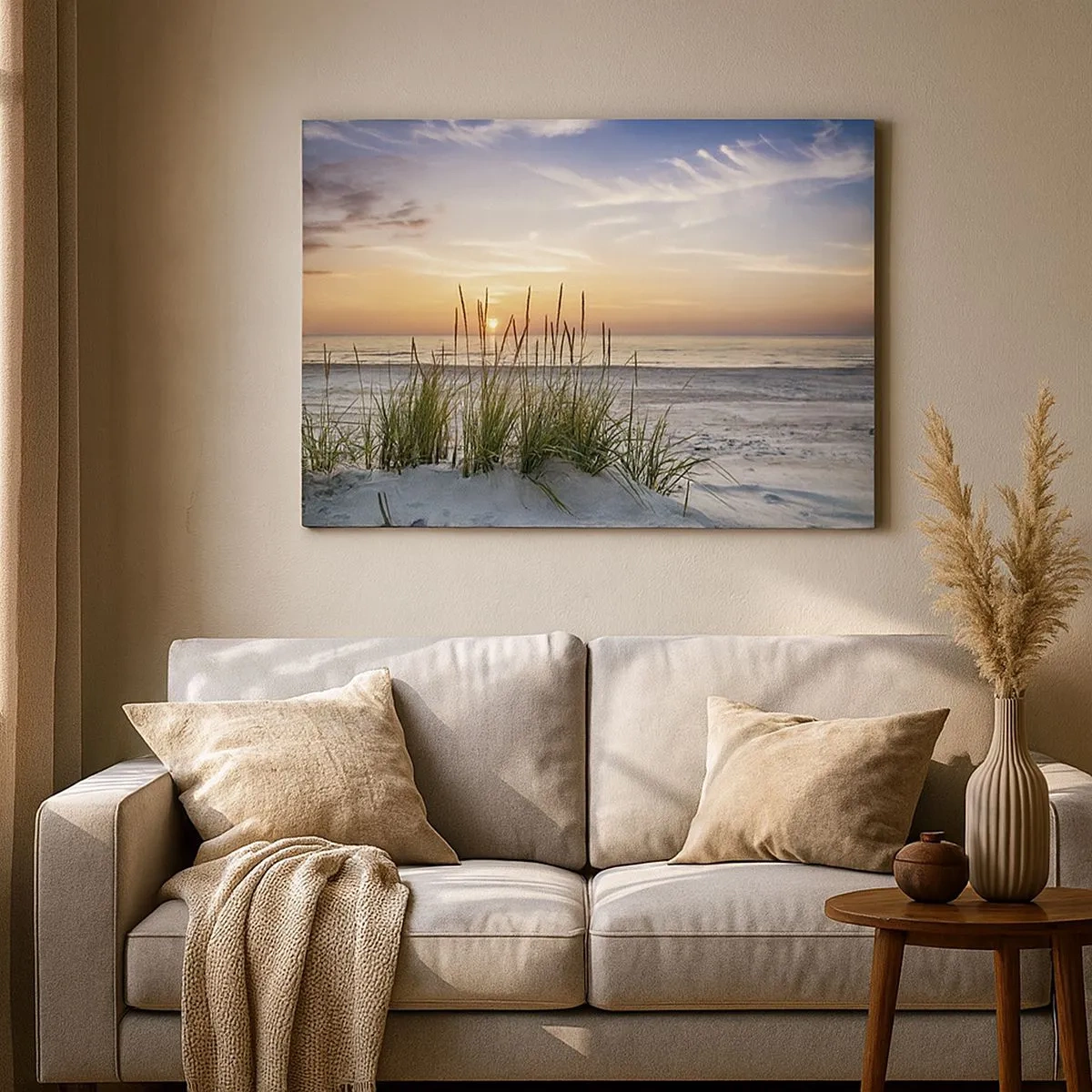 Canvastavla - Bild på duk - En sandstrand vid solnedgången med gräs i bakgrunden - 70x50cm - Titta, tänk, känn - Modern väggdekoration för vardagsrum och sovrum ARTTOR