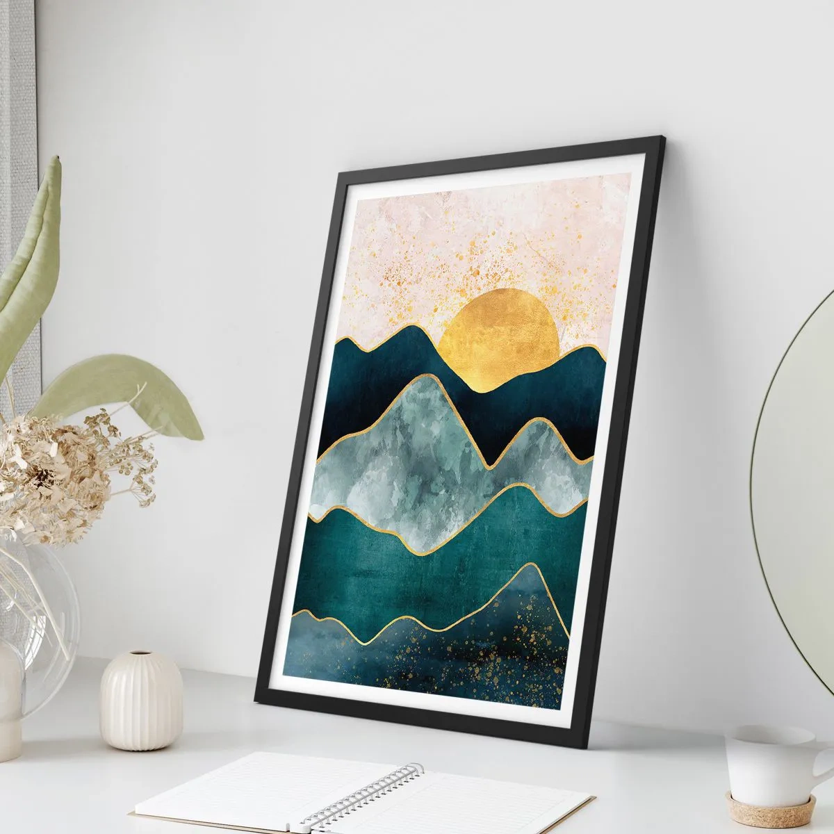 Affisch i svart ram - Bortom bergen - 70x100 cm