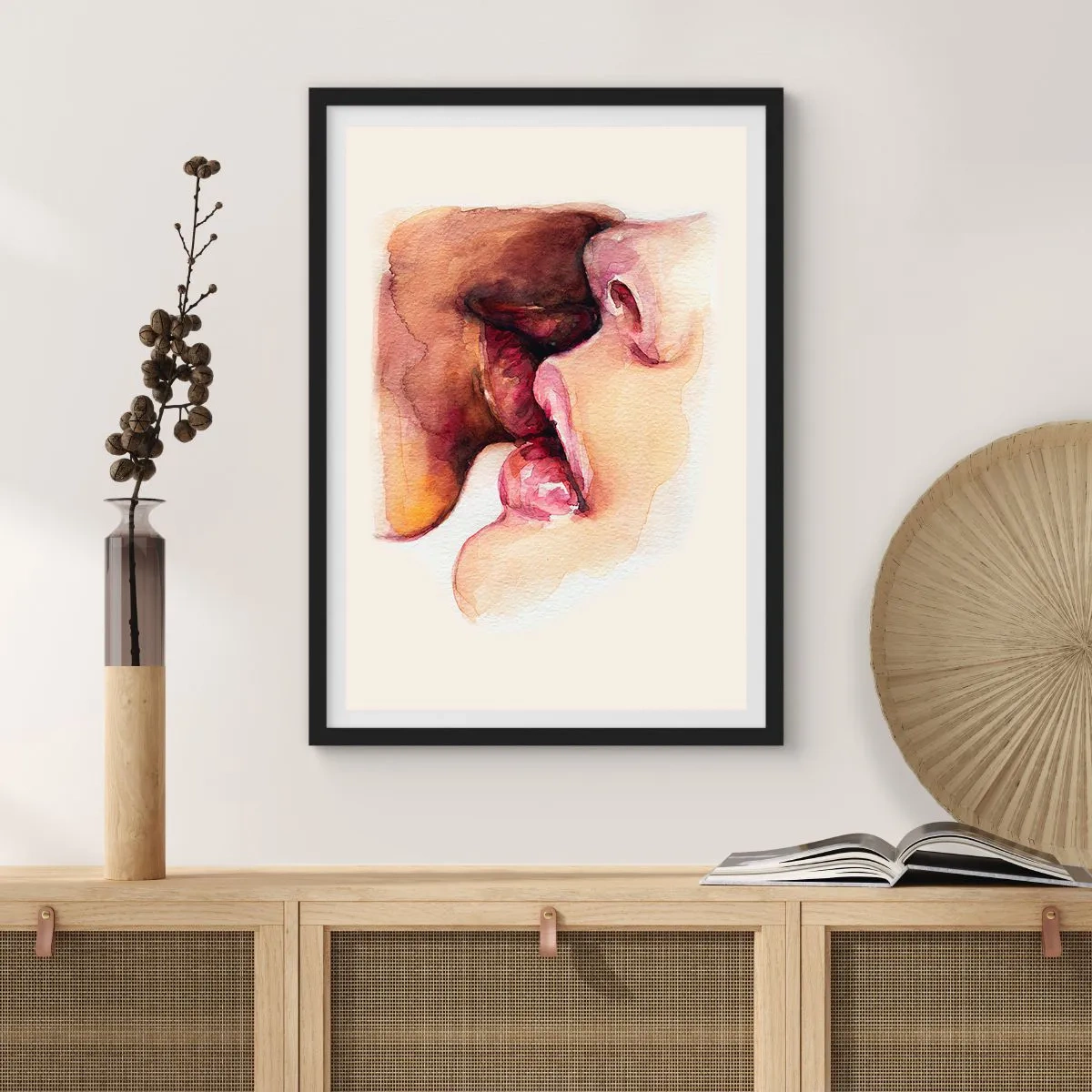 Affisch i svart ram - Akvarell läppar i en intim kyss mot en ljus bakgrund - 50x70cm - Som dag och natt, jord och himmel - Modern väggdekoration för vardagsrum och sovrum ARTTOR