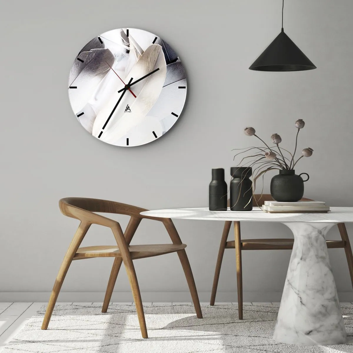 Väggklocka - Klocka på glas - Fina, ljusa fjädrar i en konstnärlig komposition - 30x30cm - Nästan änglalik - Modern väggdekoration för vardagsrum, kök och sovrum ARTTOR
