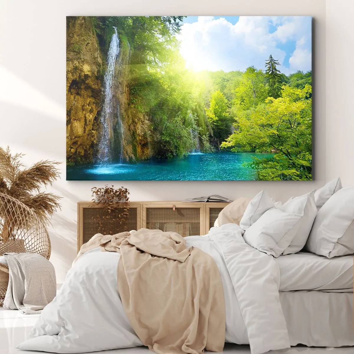 Canvastavla - Bild på duk - Ett vattenfall som rinner ner i en turkos sjö omgiven av grönska - 70x50cm - Det måste vara Eden - Modern väggdekoration för vardagsrum och sovrum ARTTOR