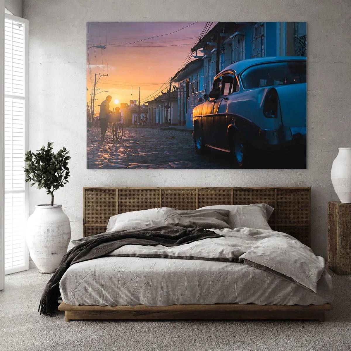 Glastavla - Bild på glas - Atmosfärisk gata med en klassisk bil vid solnedgången - 70x50cm - Här bromsar tiden - Modern väggdekoration för vardagsrum och sovrum ARTTOR
