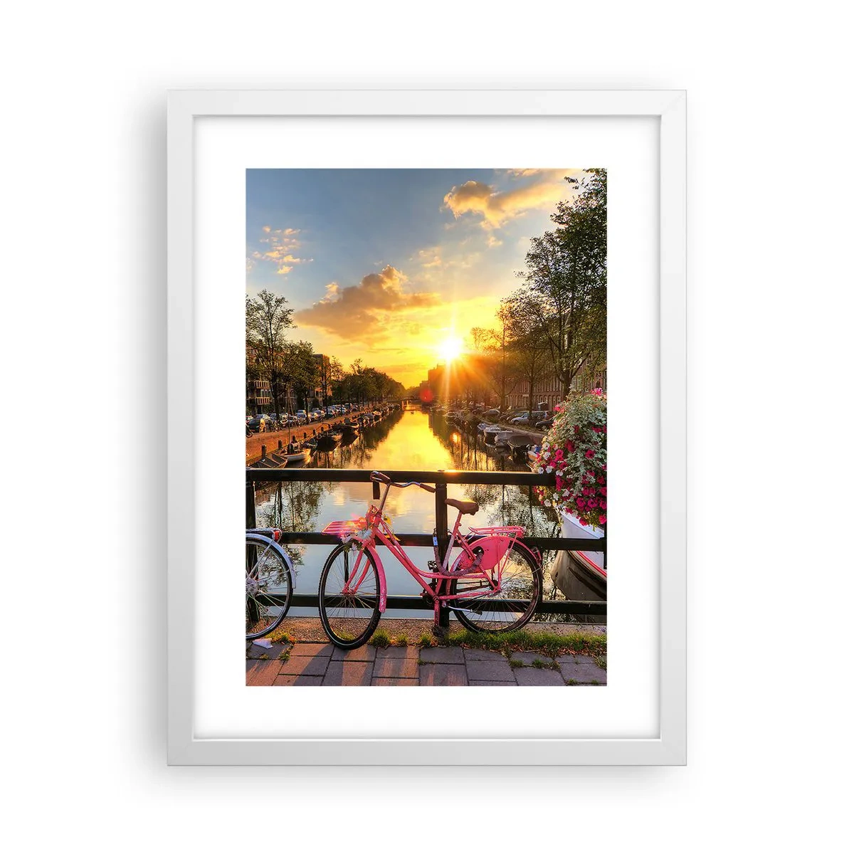 Affisch i vit ram - Vårmorgon i Amsterdam - 30x40 cm