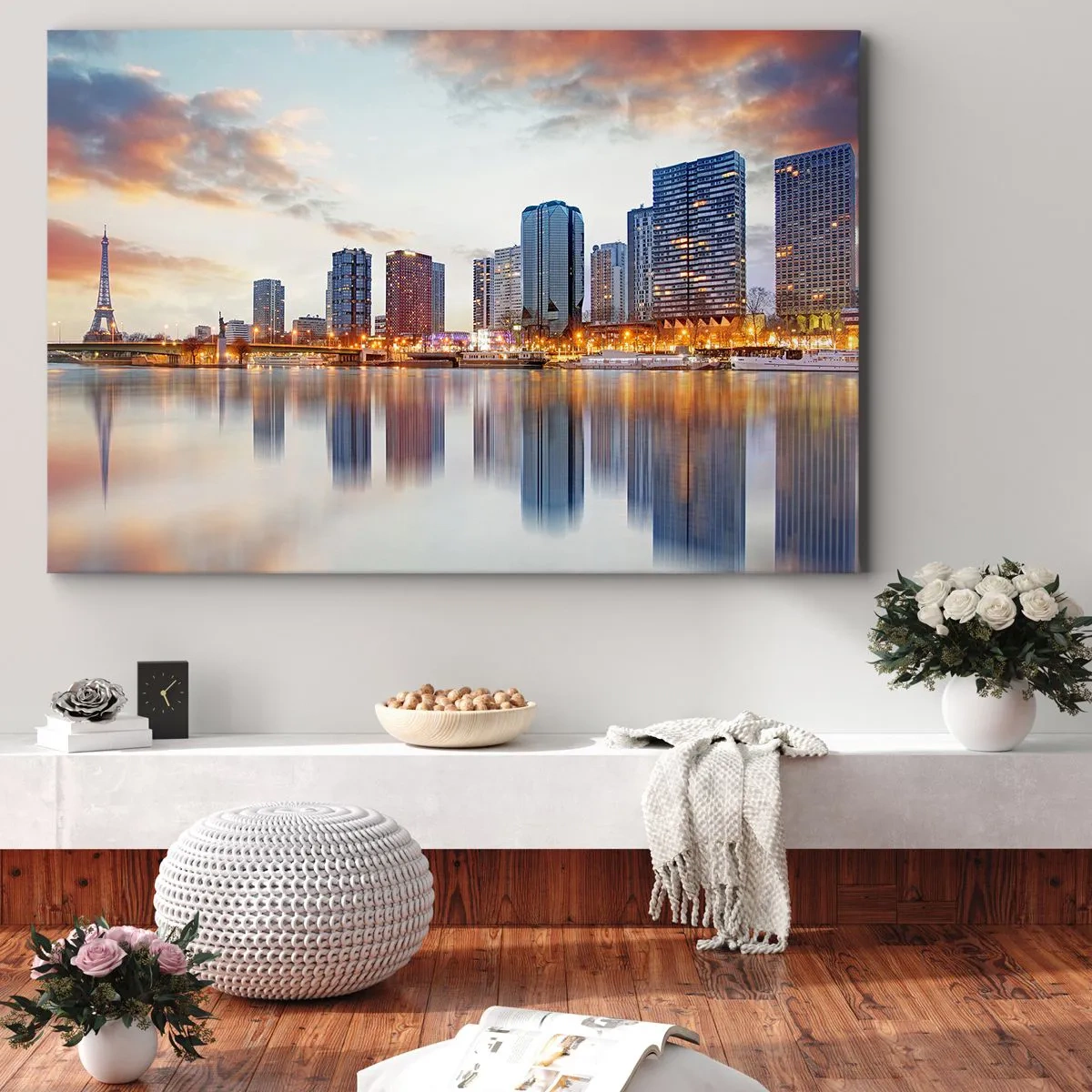 Canvastavla - Bild på duk - Panorama över moderna byggnader och Eiffeltornet över vattnet - 70x50cm - Paris monumentala lugn - Modern väggdekoration för vardagsrum och sovrum ARTTOR