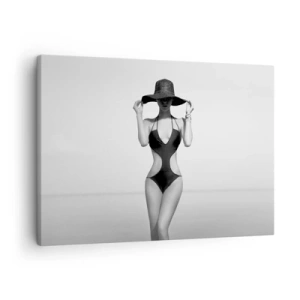 Canvastavla - Bild på duk - Svartvit silhuett av en kvinna i hatt mot havsbakgrunden - 70x50cm - Mitt förnamn är: Elegans - Modern väggdekoration för vardagsrum och sovrum ARTTOR