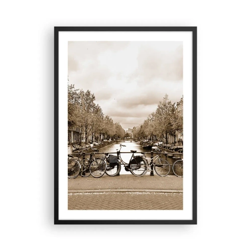 Affisch i svart ram - Sepiafärgade cyklar vid kanalen - 50x70cm - Holländsk stämning - Modern väggdekoration för vardagsrum och sovrum ARTTOR