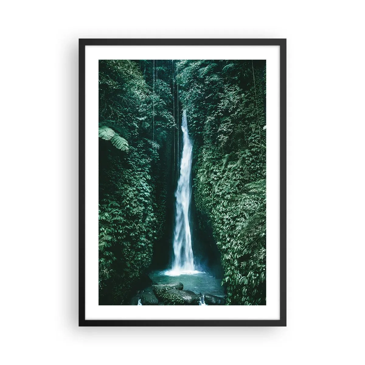 Affisch i svart ram - Vattenfall i den tropiska djungeln - 50x70cm - Tropisk spa - Modern väggdekoration för vardagsrum och sovrum ARTTOR