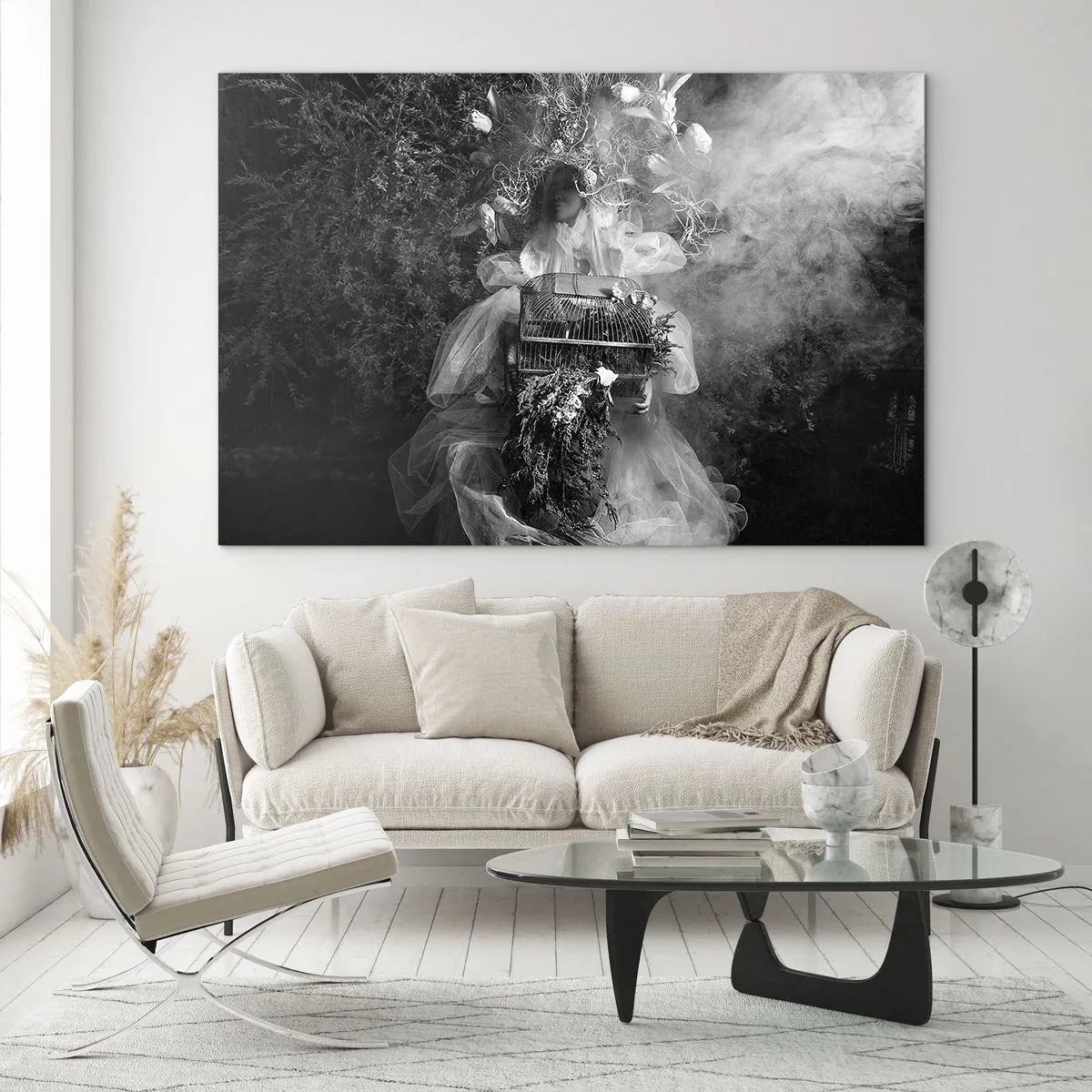 Glastavla - Bild på glas - Kvinna i en tyllklänning med bur och växtkrona i svartvitt - 70x50cm - Bara Moder - Natur - Modern väggdekoration för vardagsrum och sovrum ARTTOR