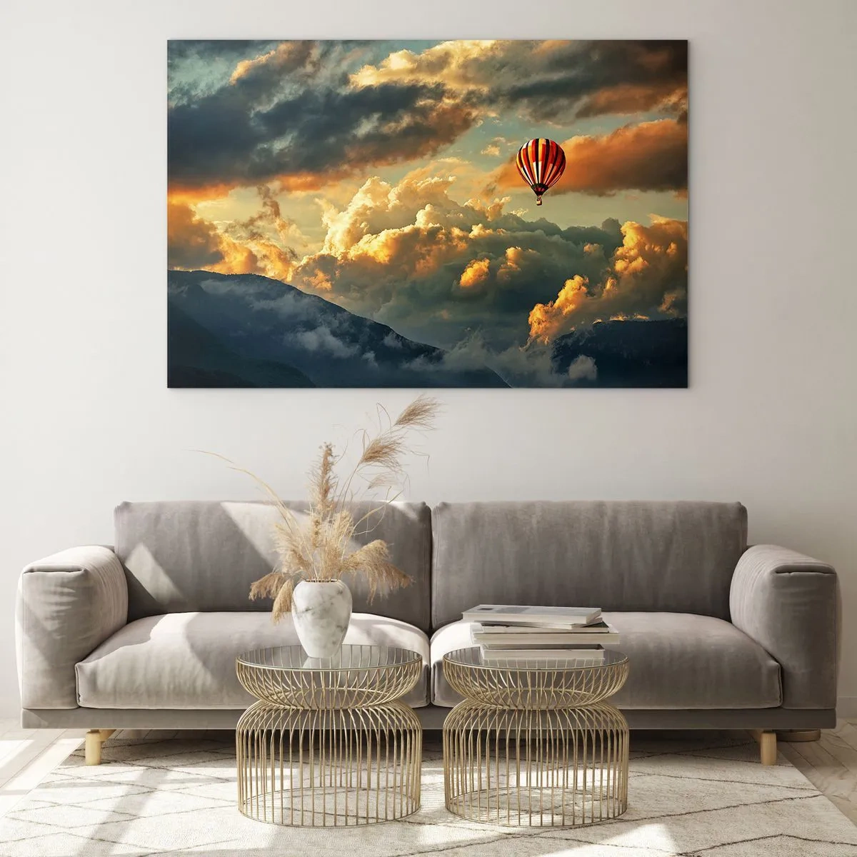 Glastavla - Bild på glas - En ballong som svävar över bergen bland molnen vid solnedgången - 70x50cm - Jag flyger för jag vill - Modern väggdekoration för vardagsrum och sovrum ARTTOR
