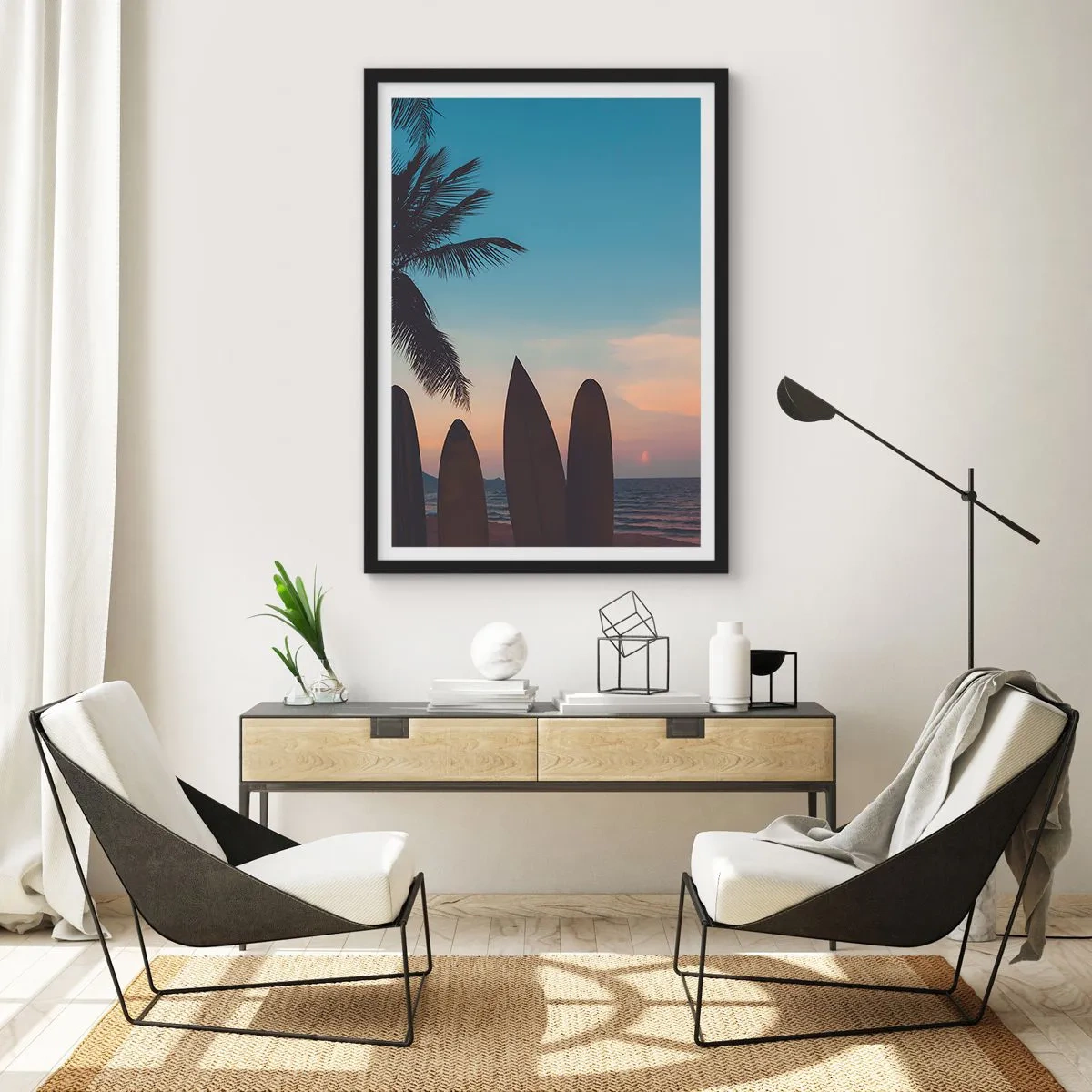 Affisch i svart ram - Surfbrädor på stranden med en solnedgång och palmer i bakgrunden - 50x70cm - Imorgon blir det också kul - Modern väggdekoration för vardagsrum och sovrum ARTTOR