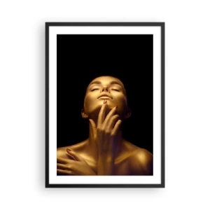 Affisch i svart ram - En gyllene figur på svart bakgrund i en elegant pose - 50x70cm - Som guldsilke - Modern väggdekoration för vardagsrum och sovrum ARTTOR