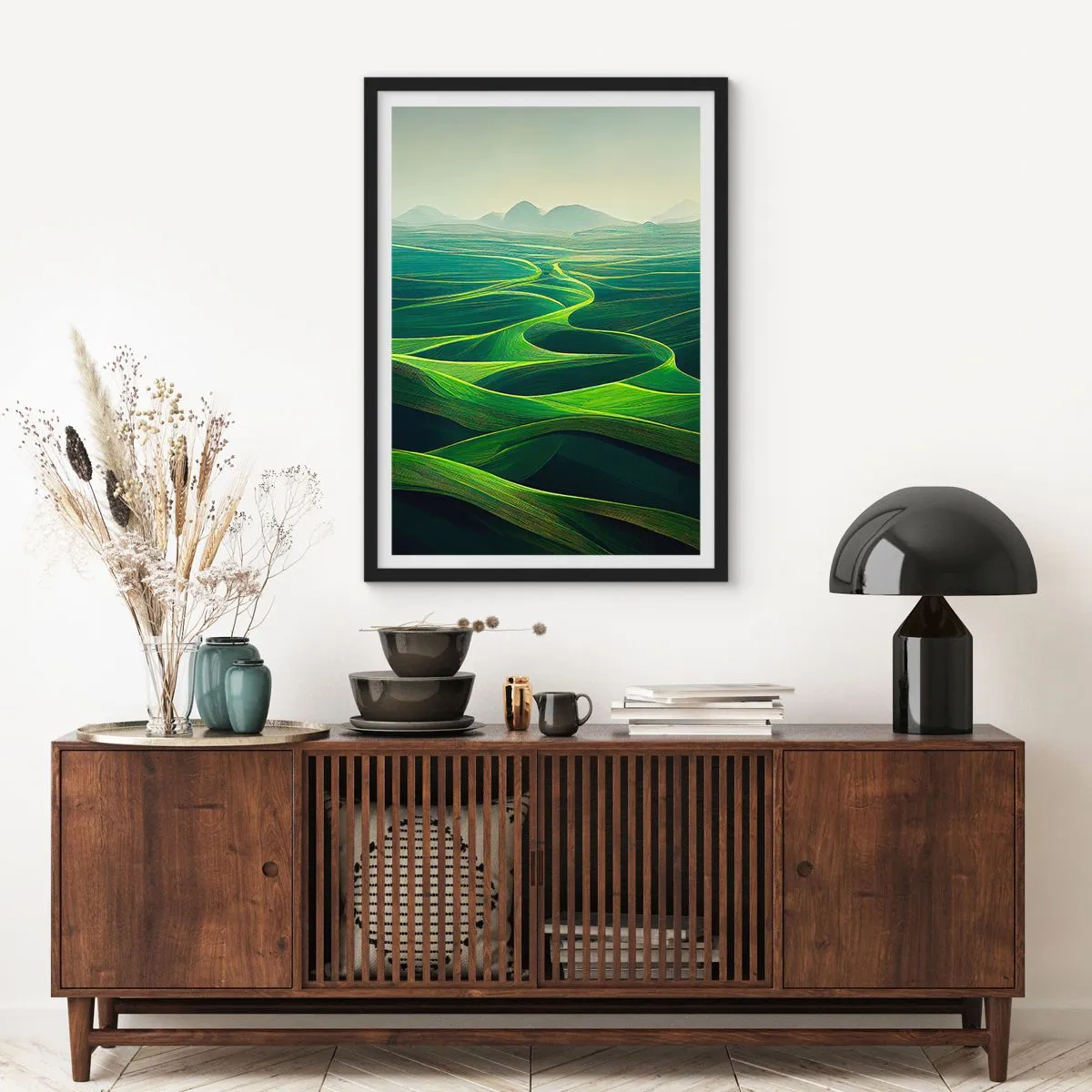 Affisch i svart ram - Gröna böljande fält med utsikt över bergen - 50x70cm - I gröna dalar - Modern väggdekoration för vardagsrum och sovrum ARTTOR