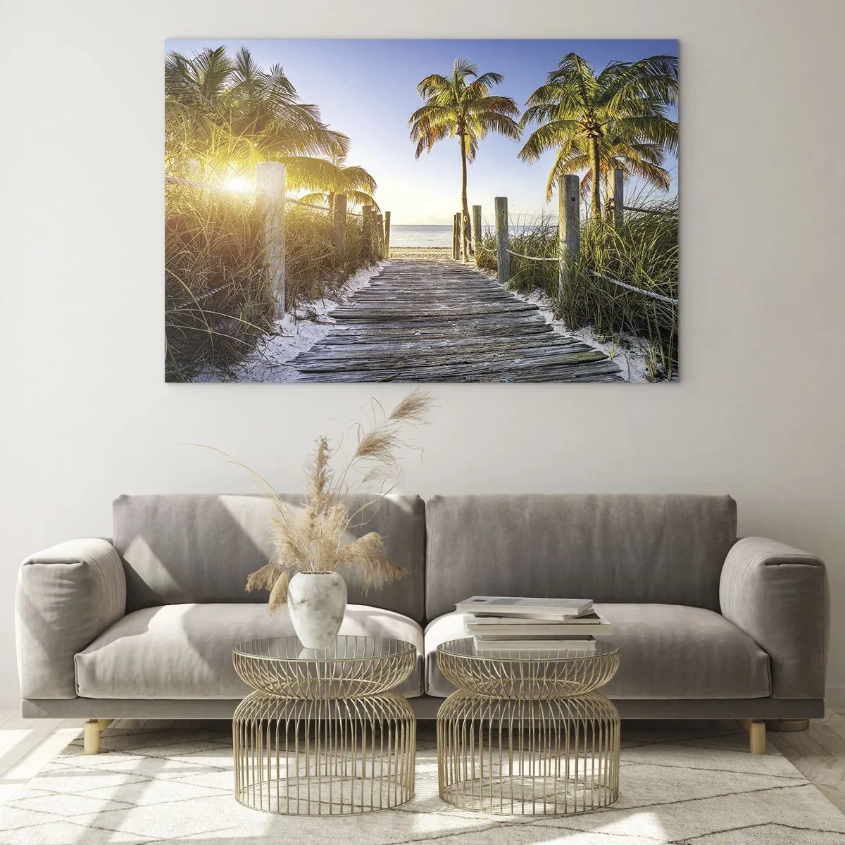Glastavla - Bild på glas - Trästig på stranden omgiven av palmer - 70x50cm - Raka vägen till paradiset - Modern väggdekoration för vardagsrum och sovrum ARTTOR