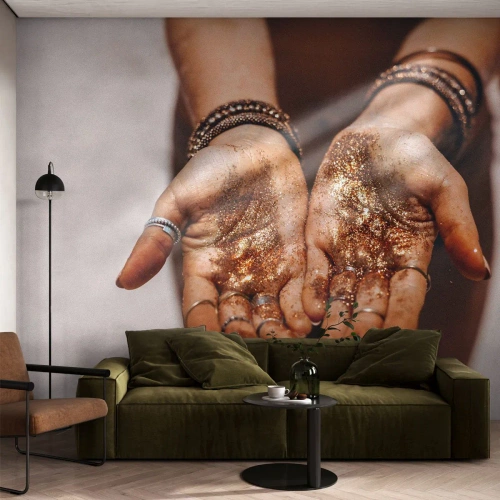 Fototapet Standard Eco - Gåva för dig - Kvinnors händer, Boho, Guld - 300x210 cm