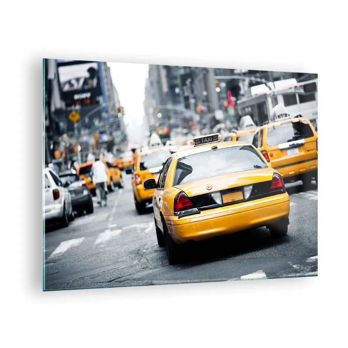 Glastavla - Bild på glas - Gula taxibilar på gatorna i New York i stadens vimmel - 70x50cm - Endast i denna stad - Modern väggdekoration för vardagsrum och sovrum ARTTOR