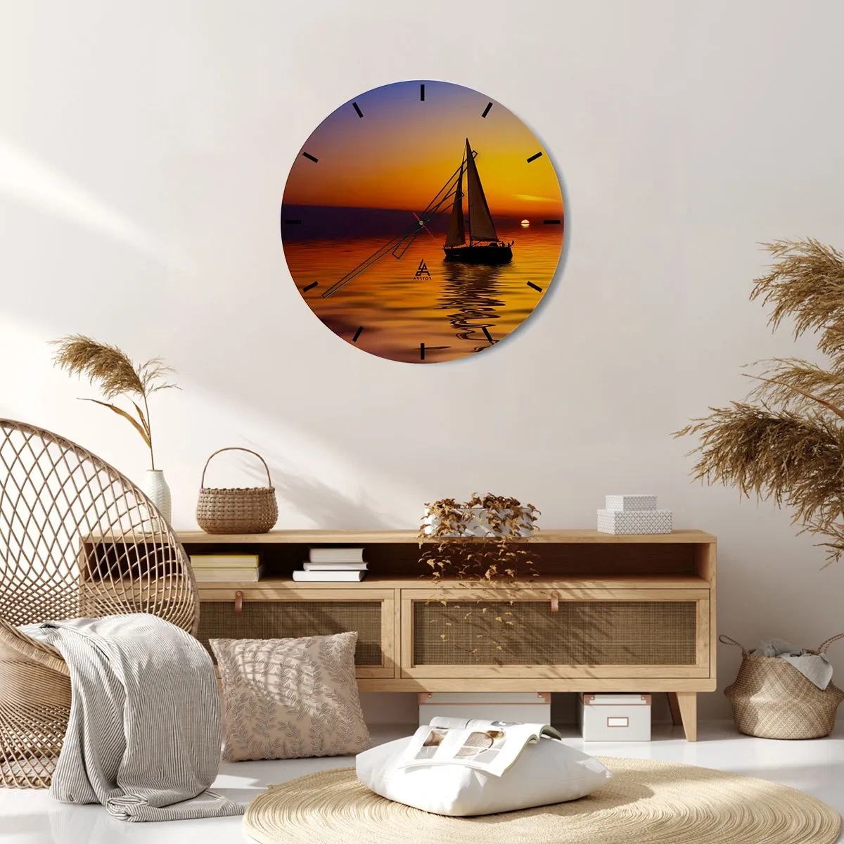 Väggklocka - Klocka på glas - En segelbåt till sjöss vid solnedgången - 30x30cm - Så tyst i skymningen... - Modern väggdekoration för vardagsrum, kök och sovrum ARTTOR