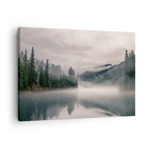 Canvastavla - Bild på duk - En dimmig skog reflekterad i en lugn sjö - 70x50cm - I förundran, i dimman - Modern väggdekoration för vardagsrum och sovrum ARTTOR