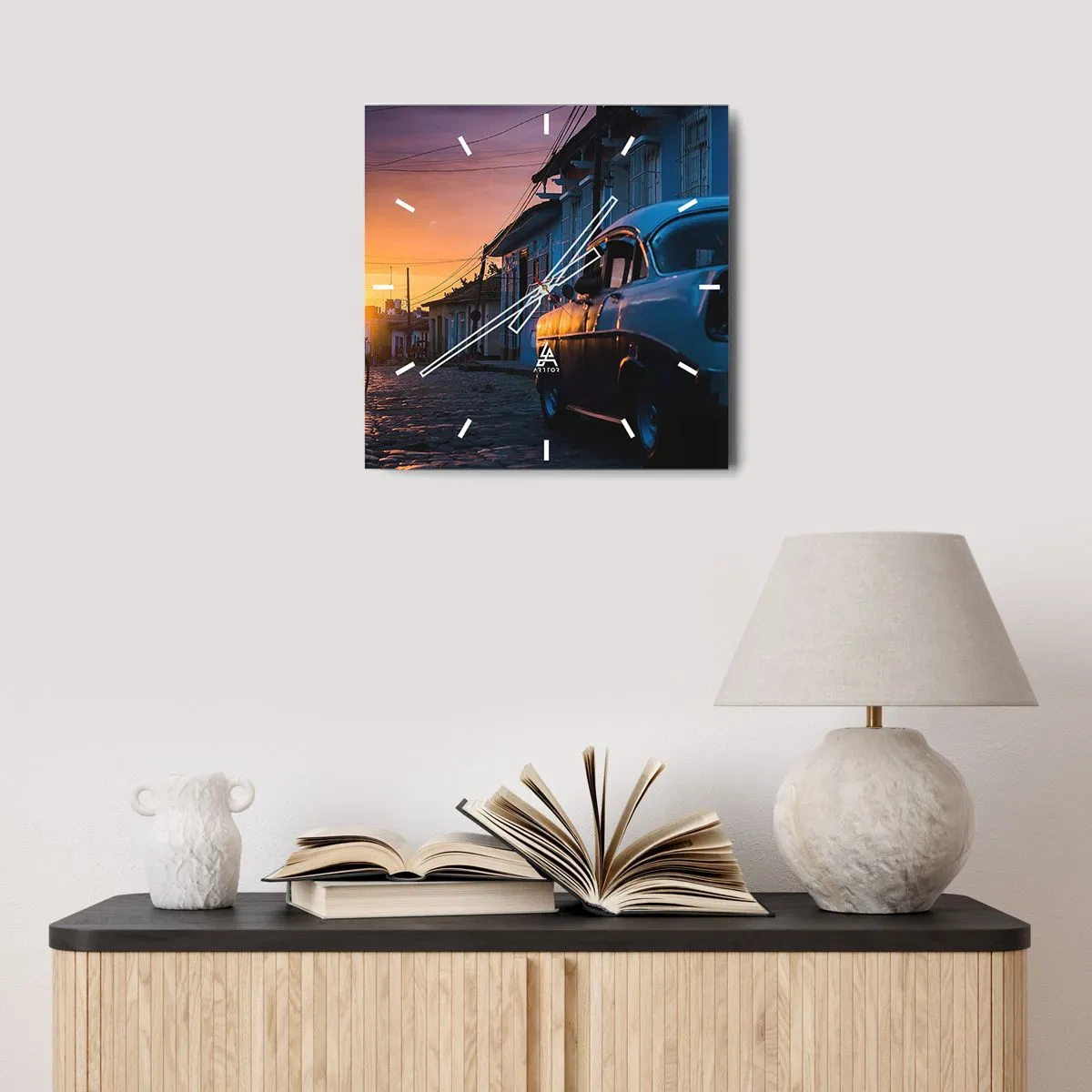 Väggklocka - Klocka på glas - Här bromsar tiden - 30x30 cm