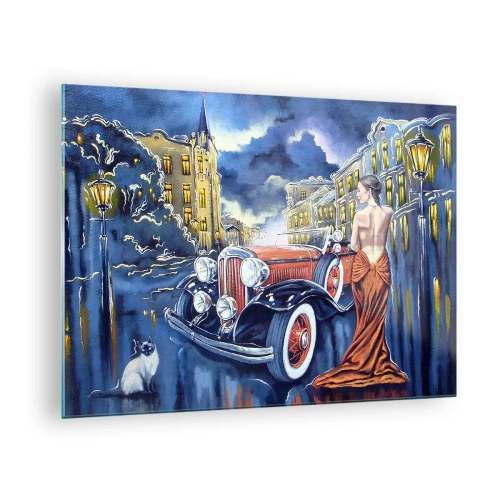 Glastavla - Bild på glas - En kvinna i en elegant klänning bredvid en klassisk bil - 70x50cm - Nocturne i blått och korall - Modern väggdekoration för vardagsrum och sovrum ARTTOR