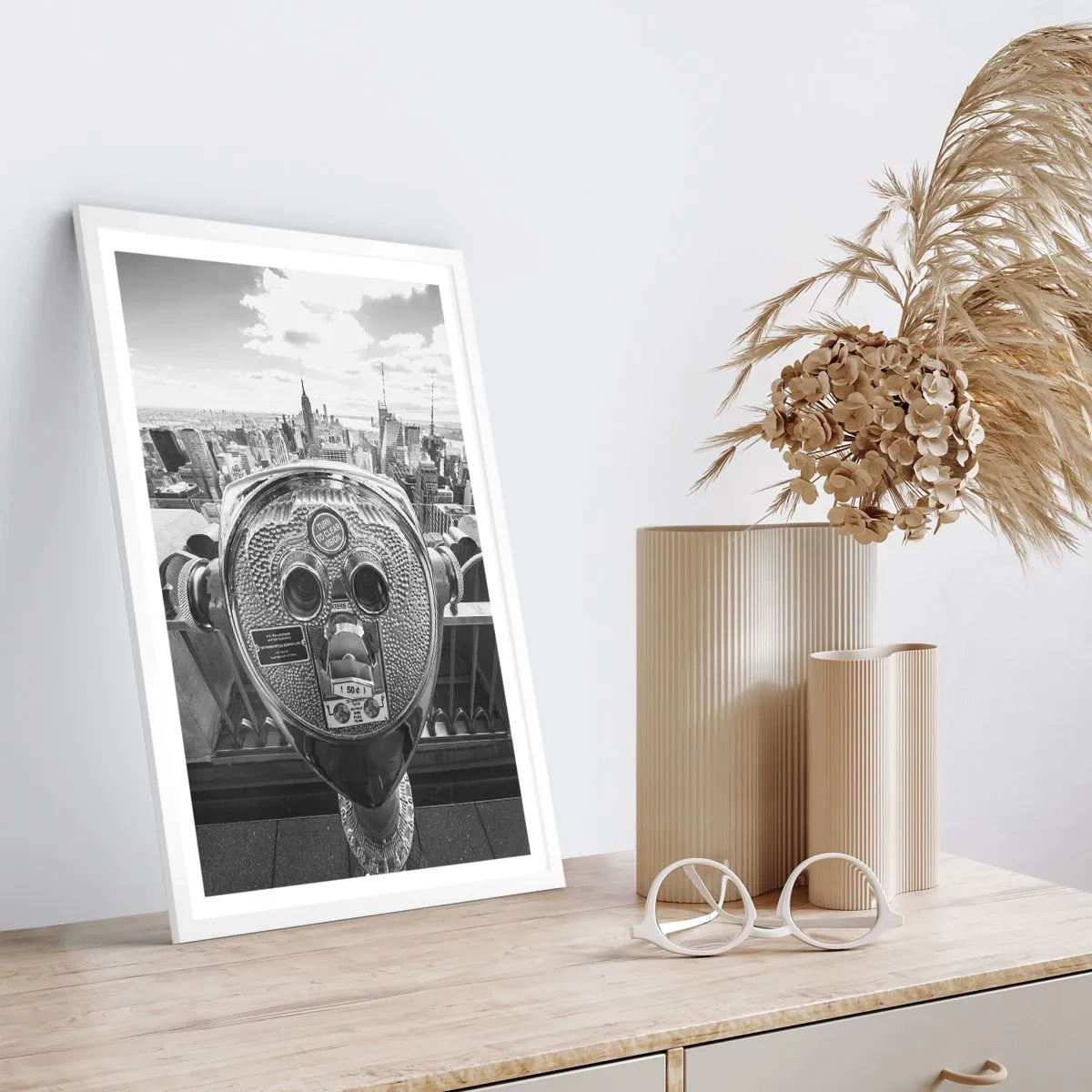 Affisch i vit ram - Stad över städerna - 70x100 cm