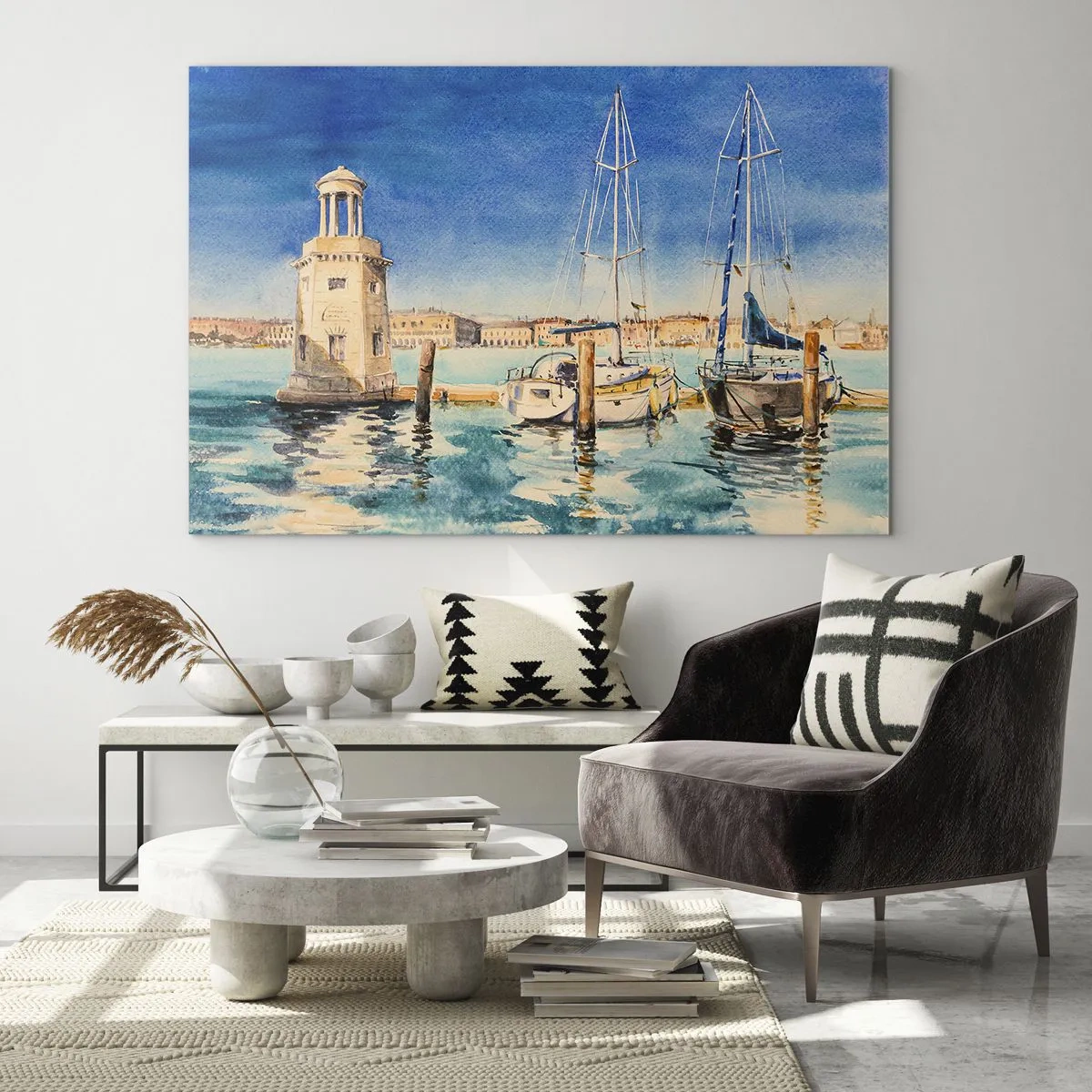 Glastavla - Bild på glas - Akvarell marina med en fyr och förtöjda yachter - 70x50cm - Solig lagun - Modern väggdekoration för vardagsrum och sovrum ARTTOR