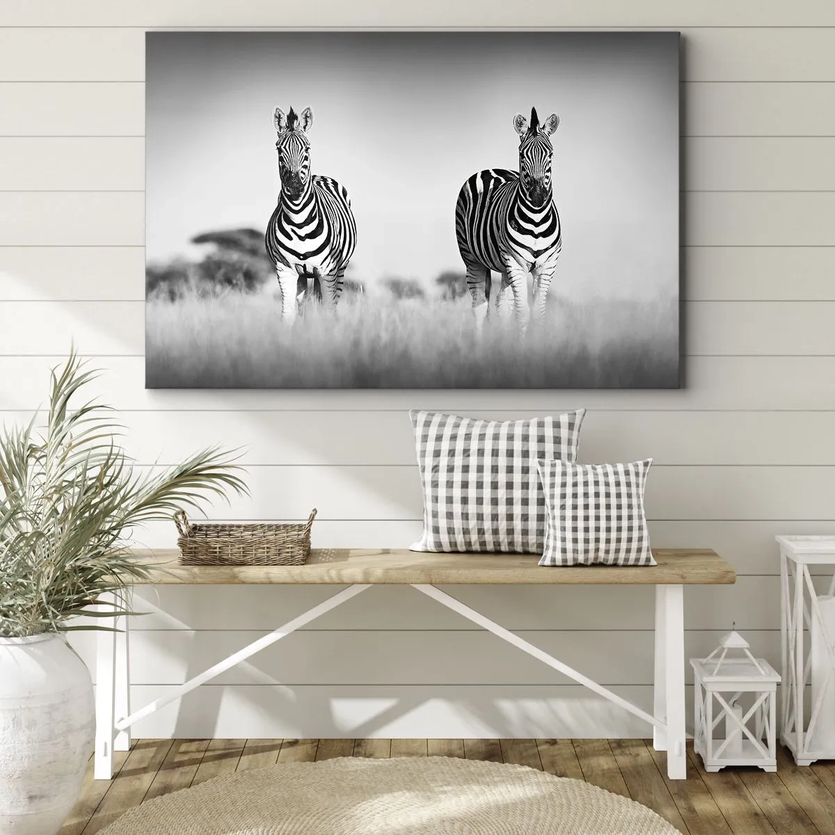 Canvastavla - Bild på duk - Två zebror i savannen i monokromatisk stil - 70x50cm - Men dock världen är svart-vit - Modern väggdekoration för vardagsrum och sovrum ARTTOR