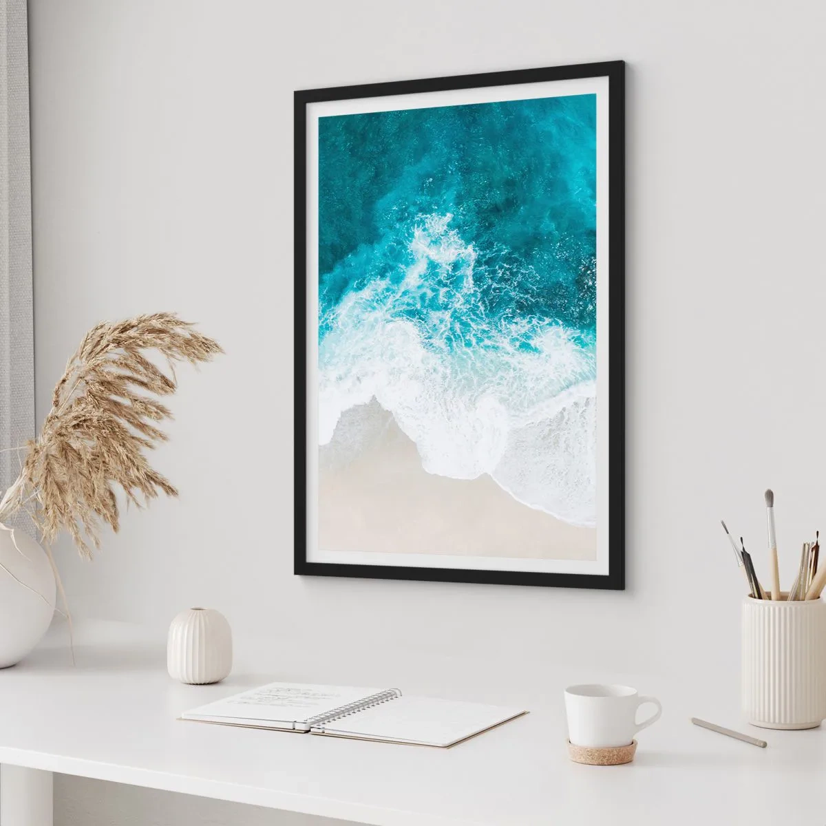 Affisch i svart ram - Naturlig smekning - 70x100 cm