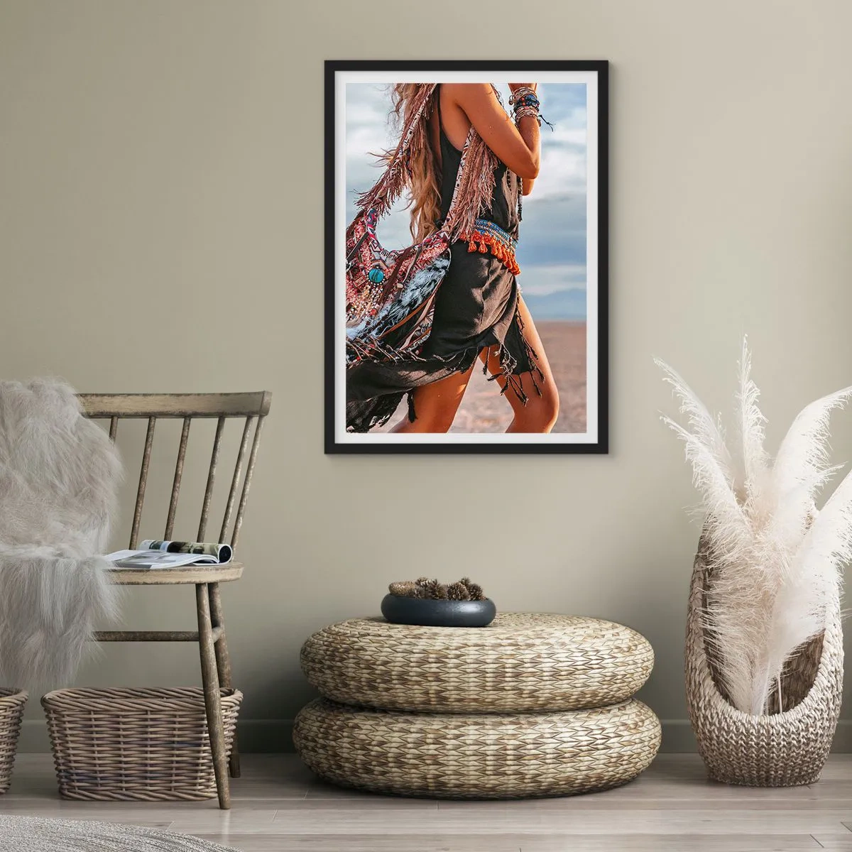 Affisch i svart ram - Boho-stil mot ett ökenlandskap - 50x70cm - Shamanens flicka - Modern väggdekoration för vardagsrum och sovrum ARTTOR