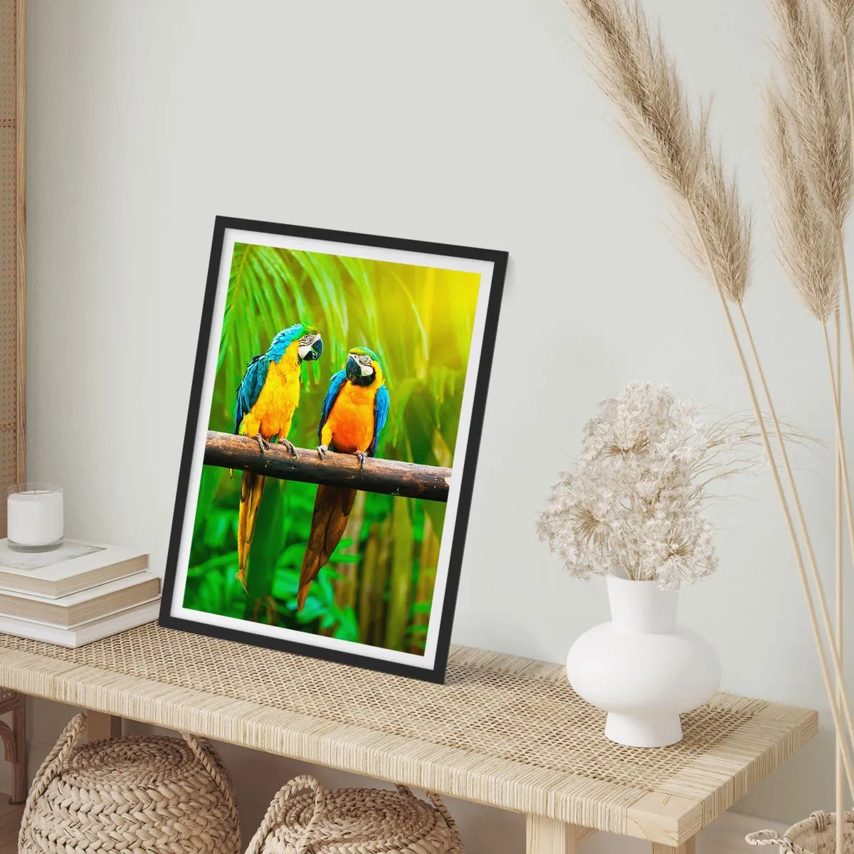 Affisch i svart ram - Färgglada papegojor i tropisk miljö - 50x70cm - Har du hört att hon...? - Modern väggdekoration för vardagsrum och sovrum ARTTOR
