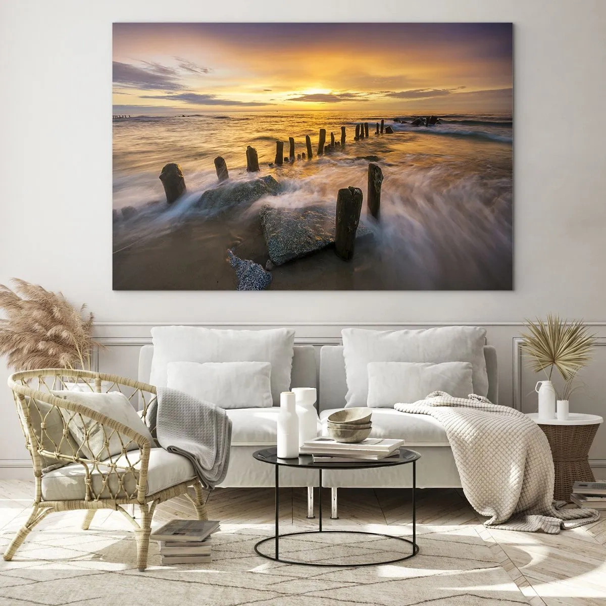 Glastavla - Bild på glas - Solnedgång över havet med träpålar på stranden - 70x50cm - Östersjöns råa skönhet - Modern väggdekoration för vardagsrum och sovrum ARTTOR