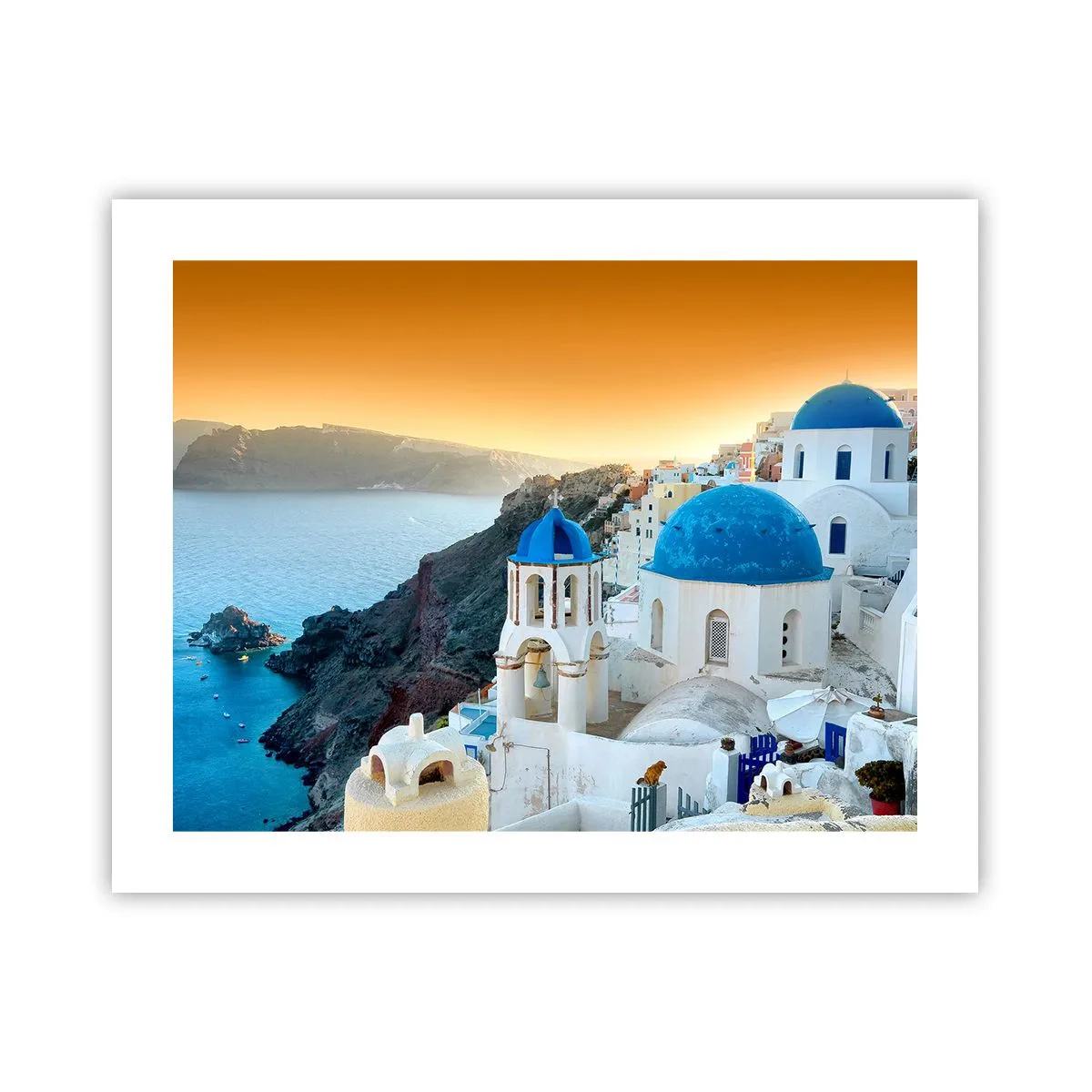 Affisch - Santorini - inbäddat i berg - 50x40 cm