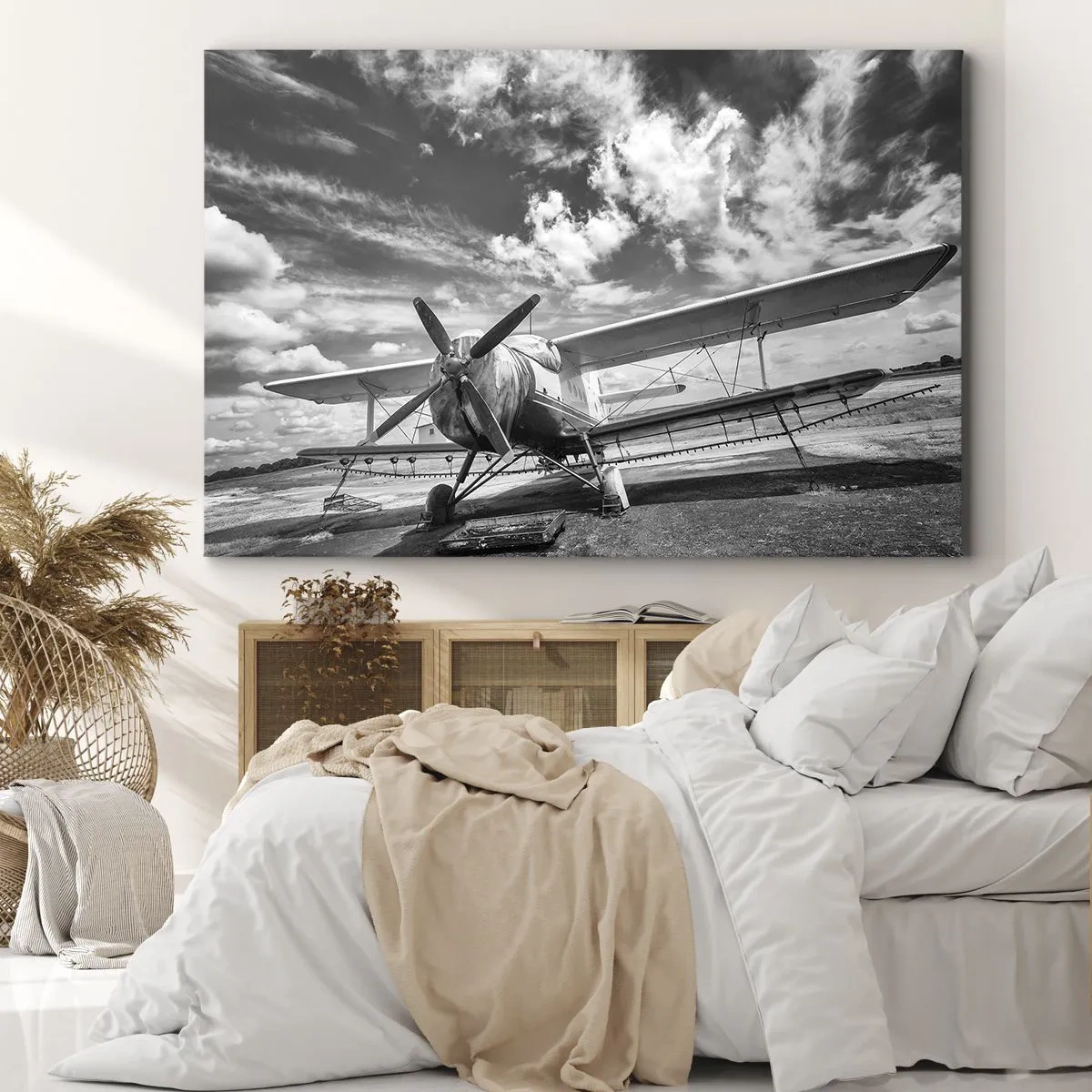 Canvastavla - Bild på duk - Ett gammalt flygplan på flygplatsen i svartvitt - 70x50cm - Jag kan inte vänta! - Modern väggdekoration för vardagsrum och sovrum ARTTOR