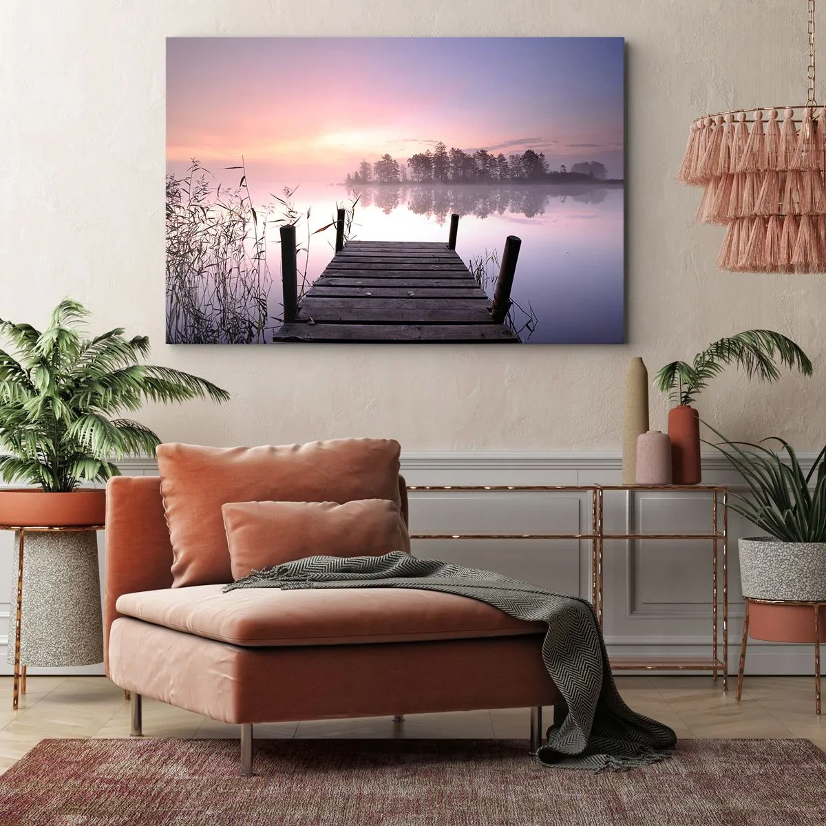 Canvastavla - Bild på duk - En sjöbrygga i gryningen med dimma och en pastellfärgad himmel - 70x50cm - Ur liljedimman... - Modern väggdekoration för vardagsrum och sovrum ARTTOR