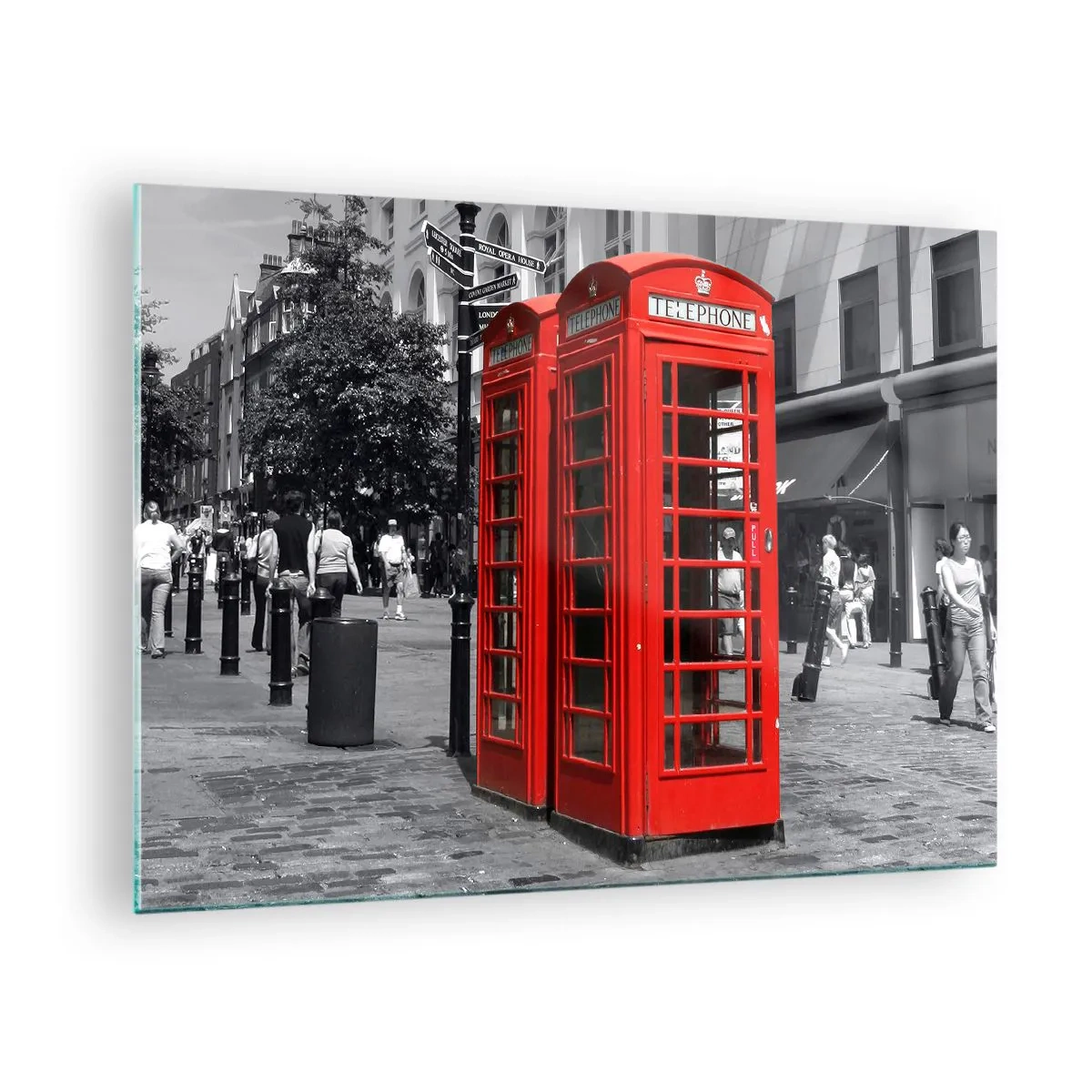 Glastavla - Bild på glas - Röda telefonkiosker på en gata i London - 70x50cm - Röda telefonkiosker - Modern väggdekoration för vardagsrum och sovrum ARTTOR