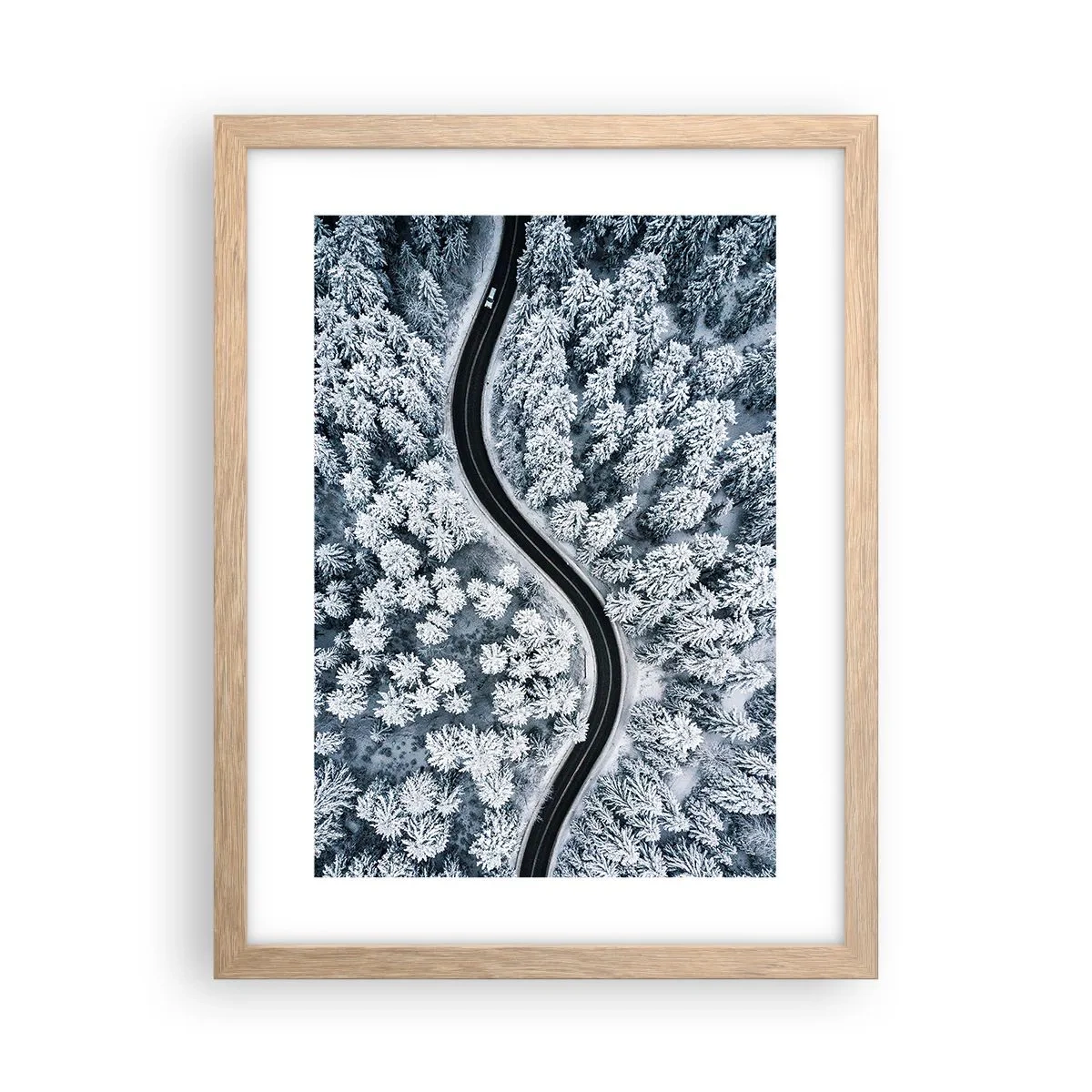 Affisch i ram av ljusek - Genom vinterskogen - 30x40 cm