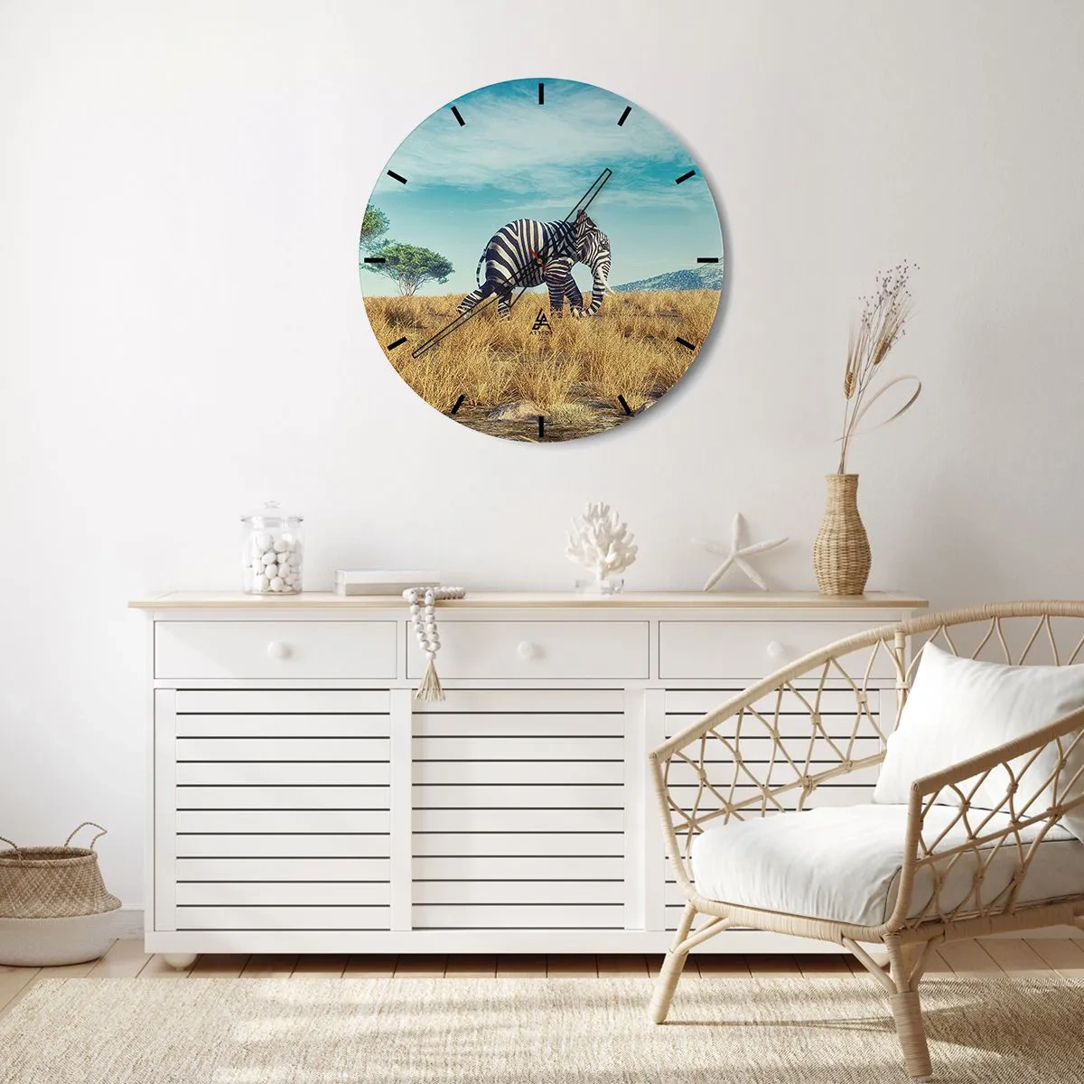 Väggklocka - Klocka på glas - En elefant med svarta och vita zebraränder på savannen - 30x30cm - Grått är ute - Modern väggdekoration för vardagsrum, kök och sovrum ARTTOR